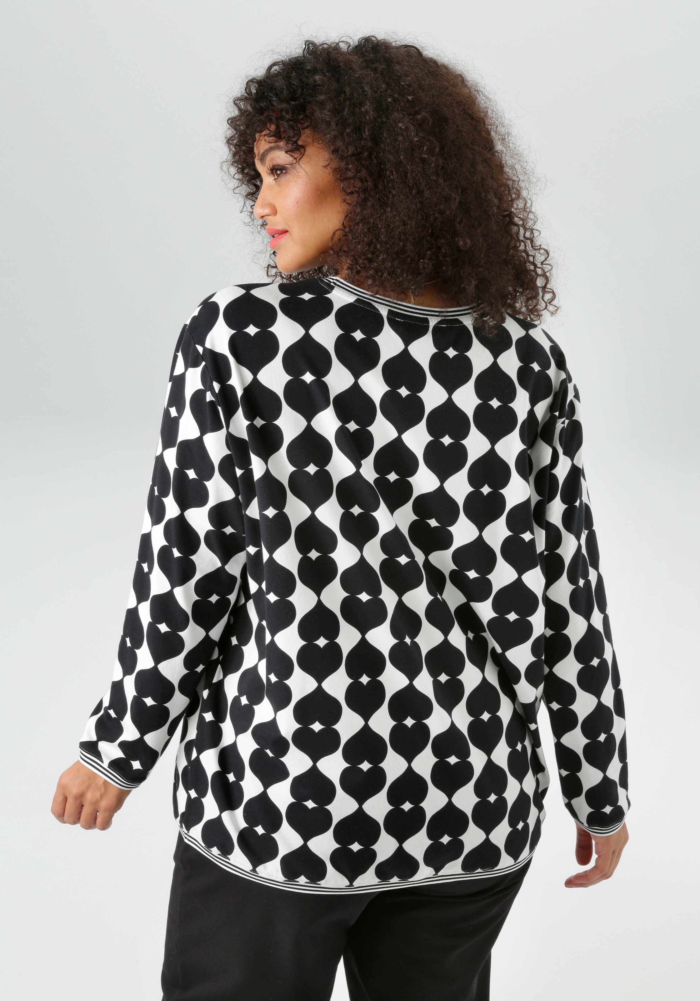 Aniston PLUS Sweatshirt, mit großflächigem, Herzdruck - NEUE KOLLEKTION