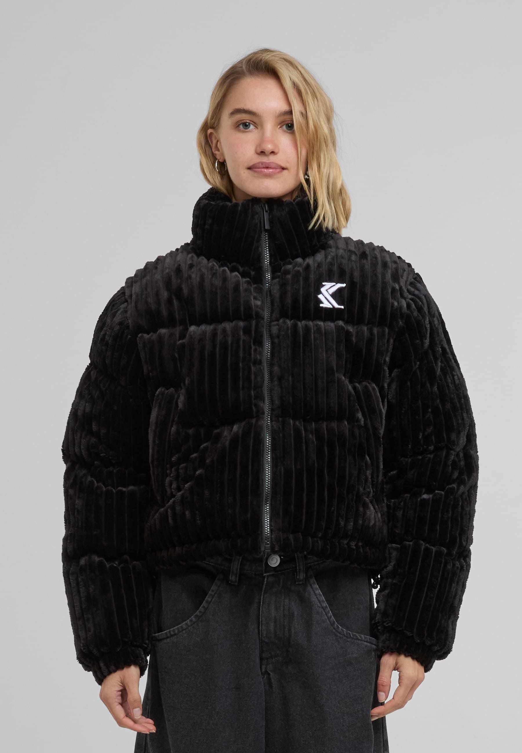 Karl Kani Winterjacke »Karl Kani KK Og Fuzzy Corduroy Short Puffer Jacket«, (1 St.), ohne Kapuze