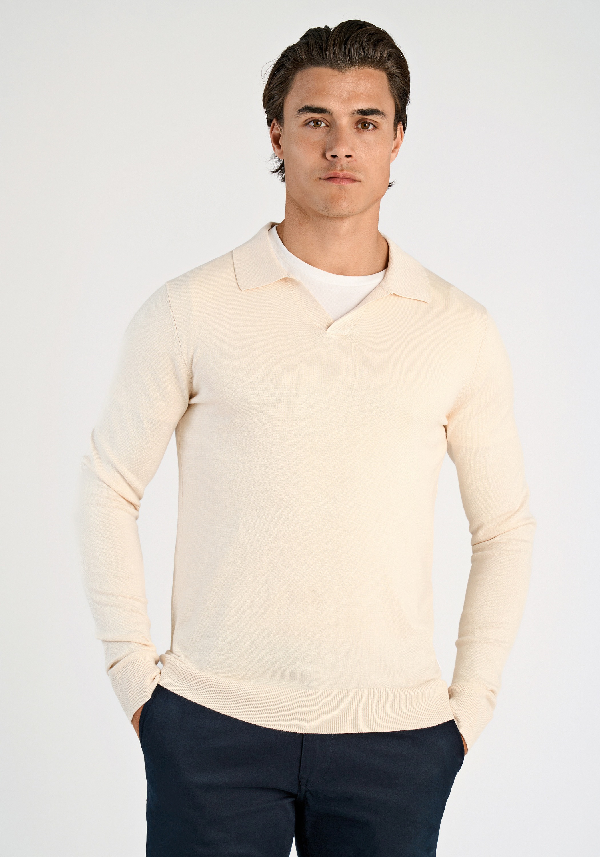 Strickpullover LINDBERGH "Strickpullover Slim Fit", Herren, Gr. XL, weiß (sanftes weiß), Obermaterial: 80% Viskose, 20% Nylon, V-Ausschnitt, Pullover Strickpullover