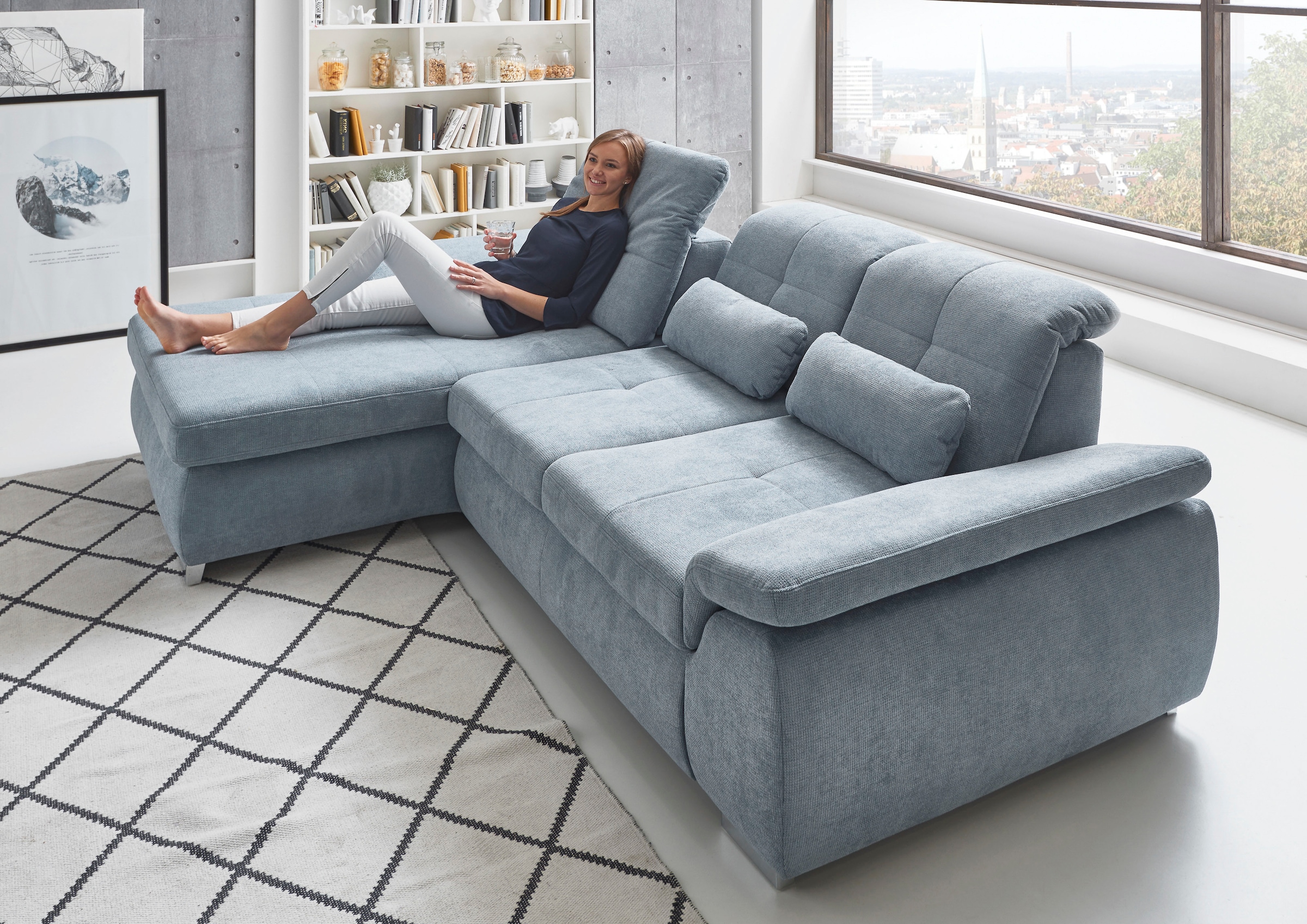 Die PlanBar Ecksofa »MP-IN16037 L-Form mit Federkern-Polsterung«, mit Sitztiefenverstellung & Zierkissen