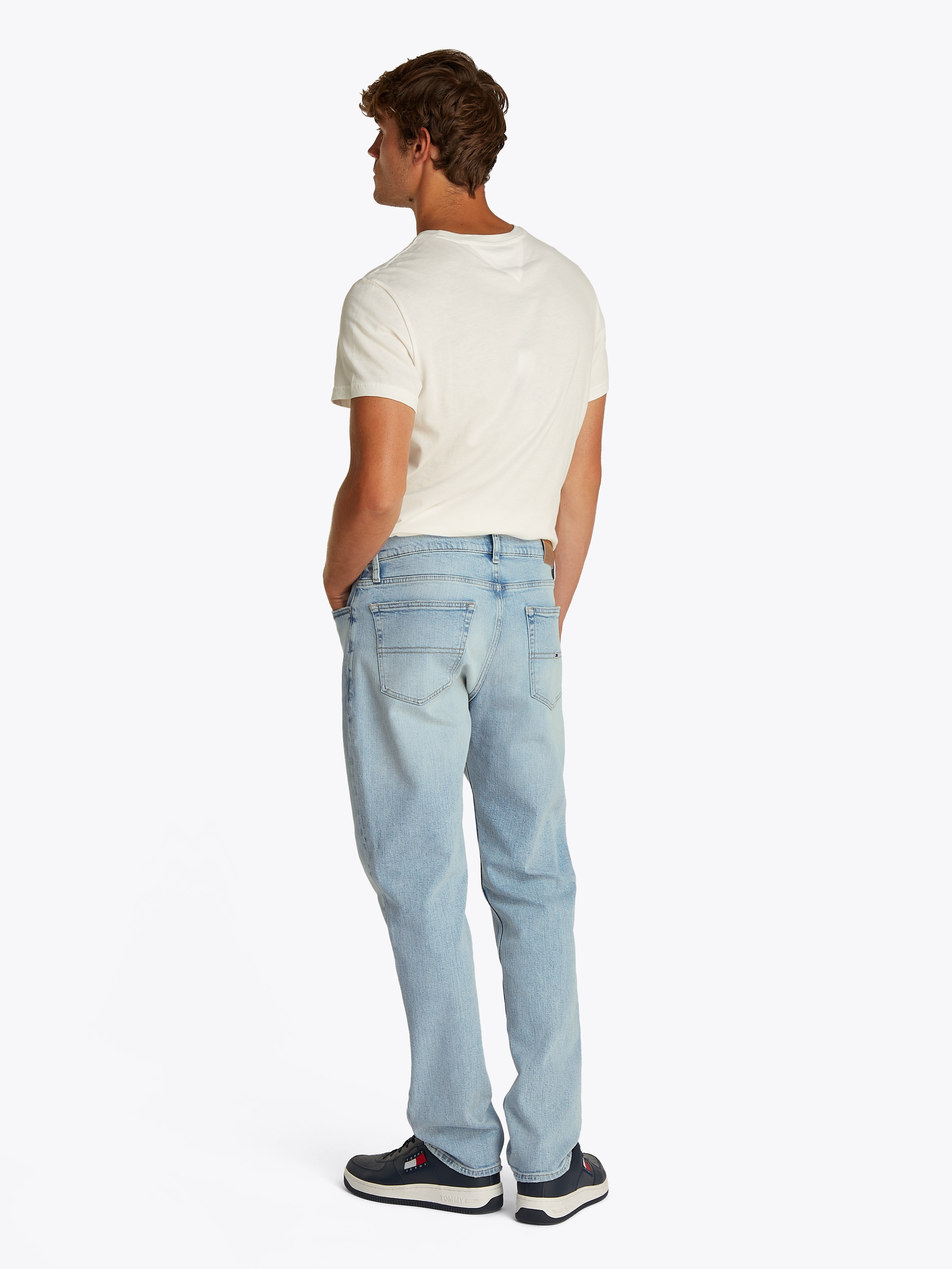 Tommy Jeans Regular-fit-Jeans »RYAN RGLR STRGHT«, mit Logoprägung