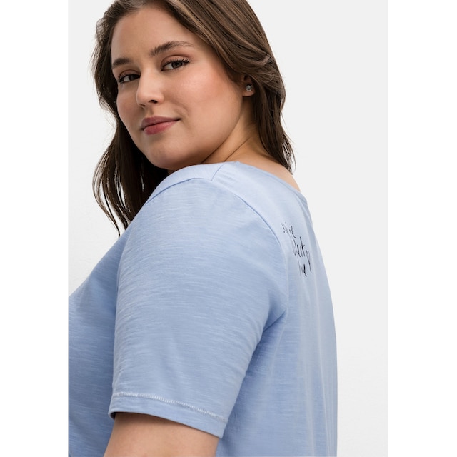 Sheego T-Shirt »Große Größen«, mit Print hinten auf der Schulter für kaufen  | BAUR