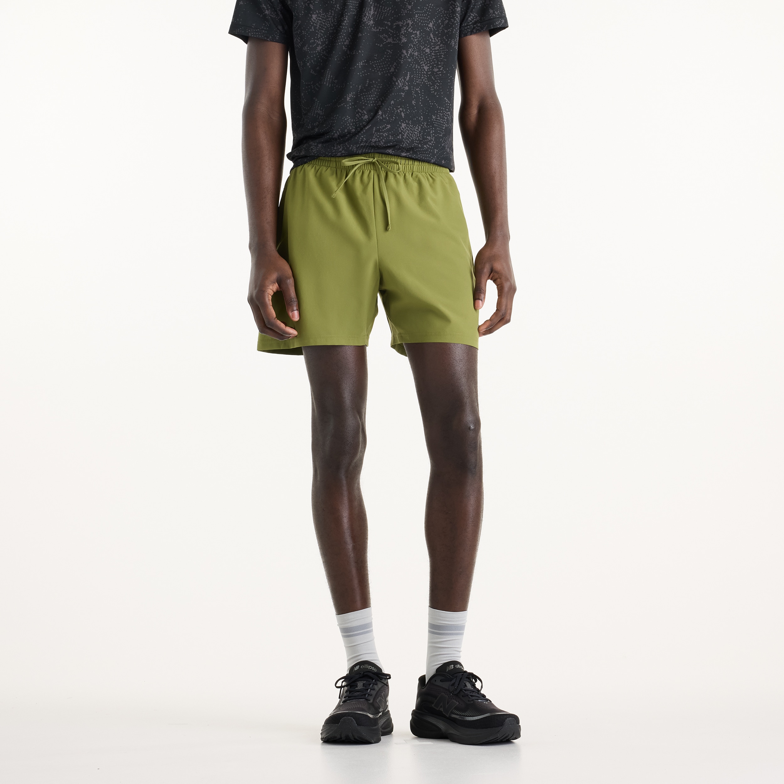 New Balance Laufshorts "SPORT ESSENTIAL SHORT 5" für Laufen und Fitness, in sportlichem Stil, feuchtigkeitsabweisend