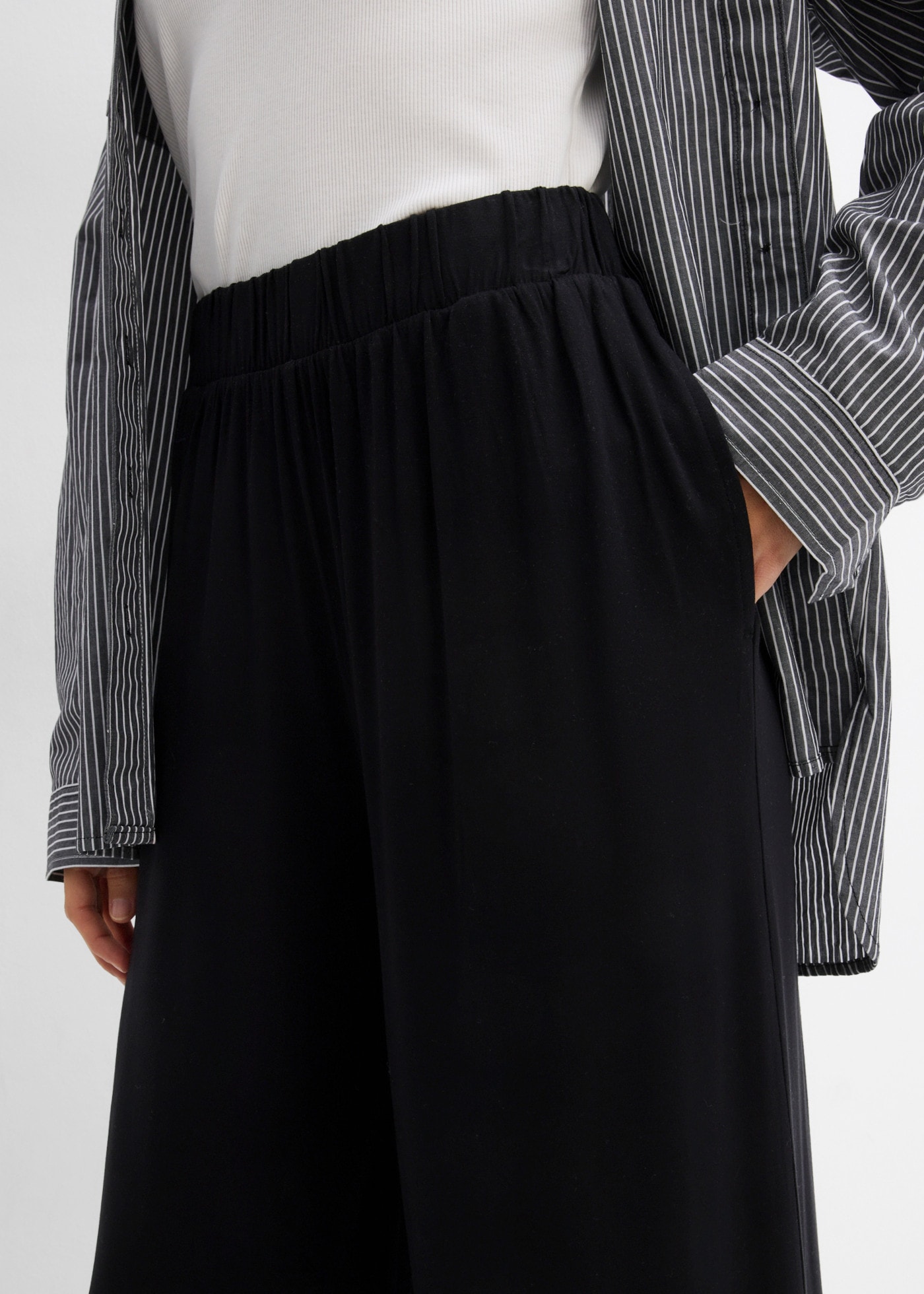 bonprix Culotte  lockere Passform, aus Viskose und Elasthan, 7/8-Länge