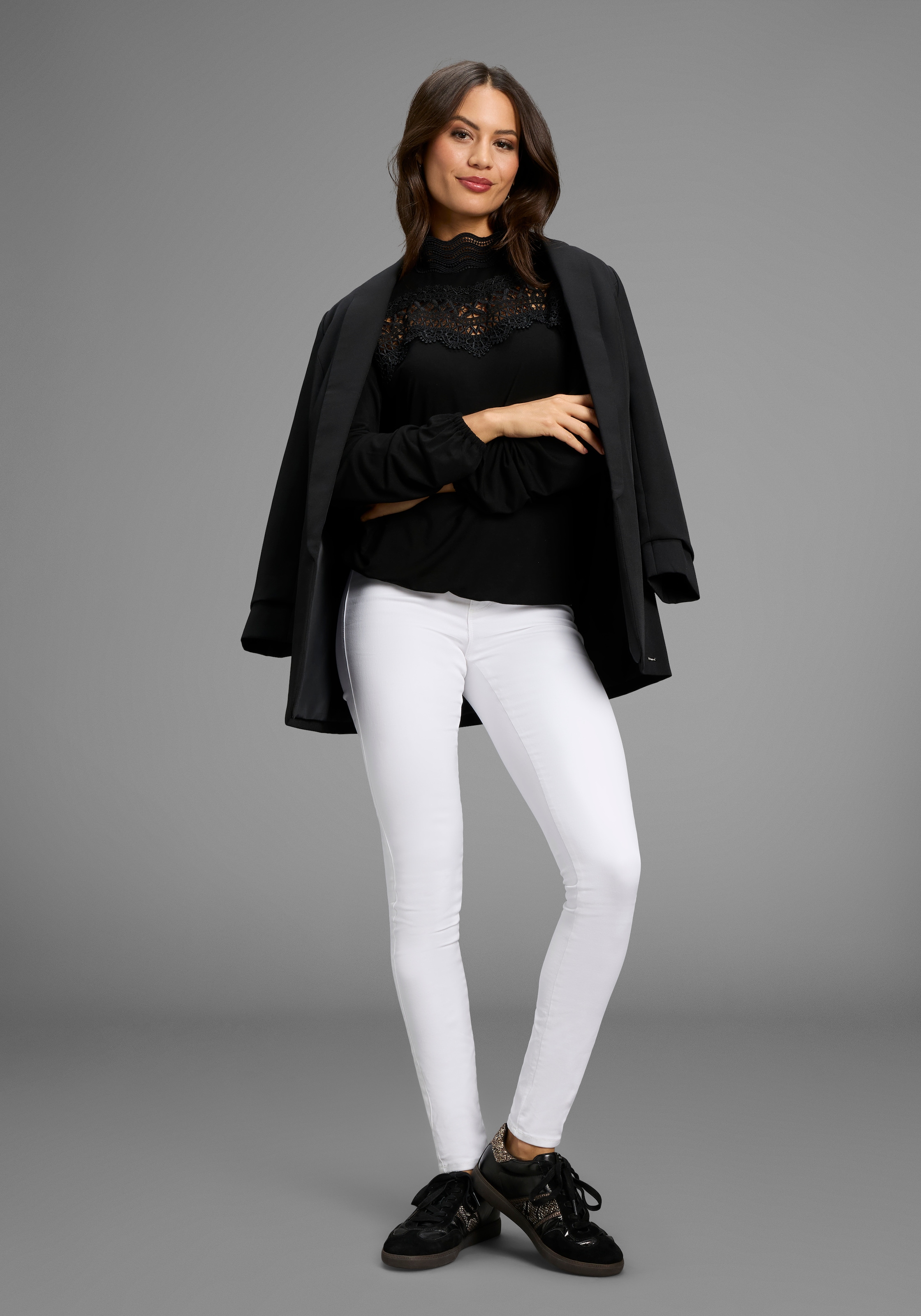 Laura Scott Longsleeve, figurumspielend, mit Spitze - NEUE KOLLEKTION