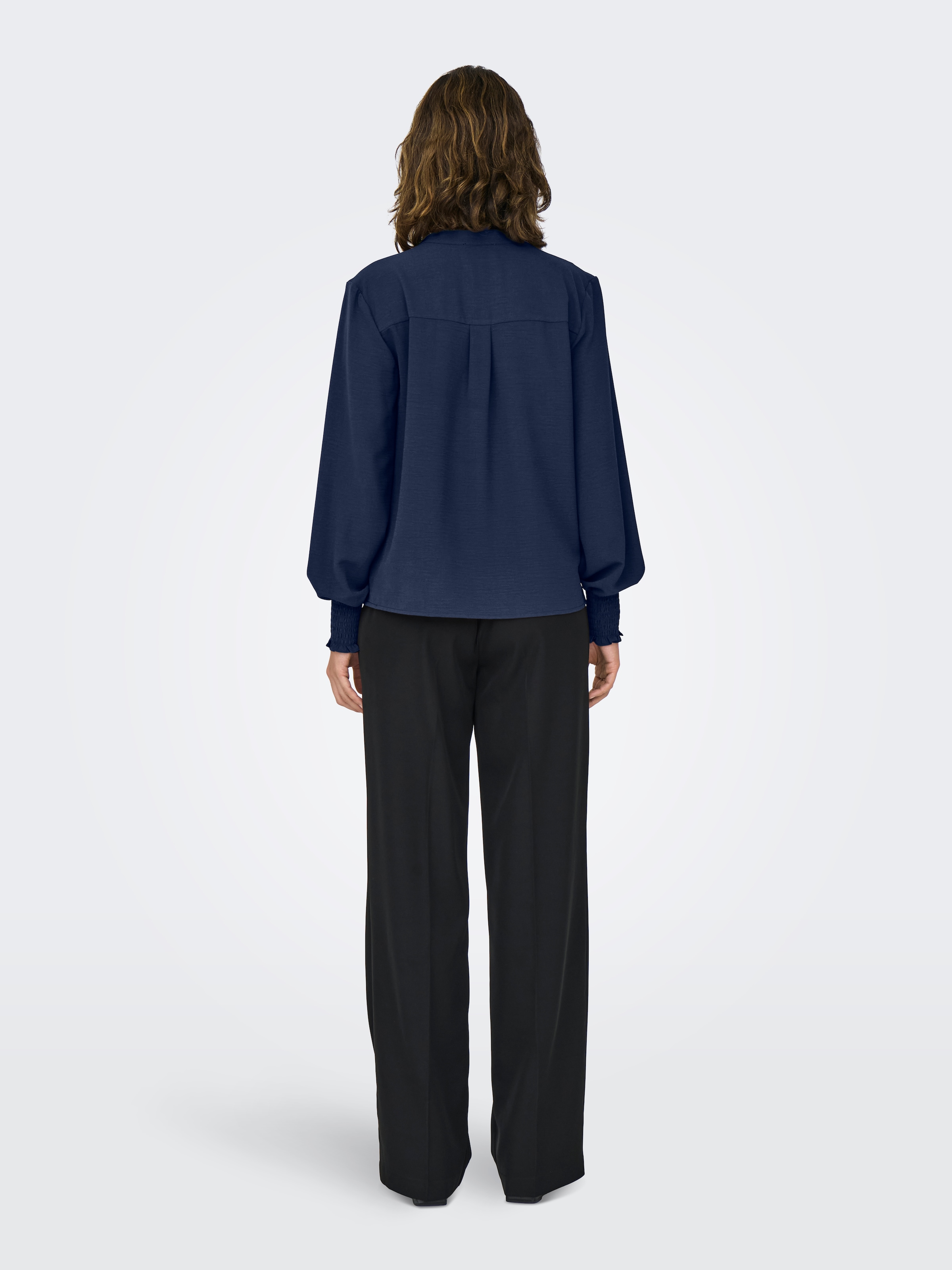 ONLY »ONLMETTE V-NECK LS SMOCK TOP NOOS WVN« Kunstfaser, regular fit