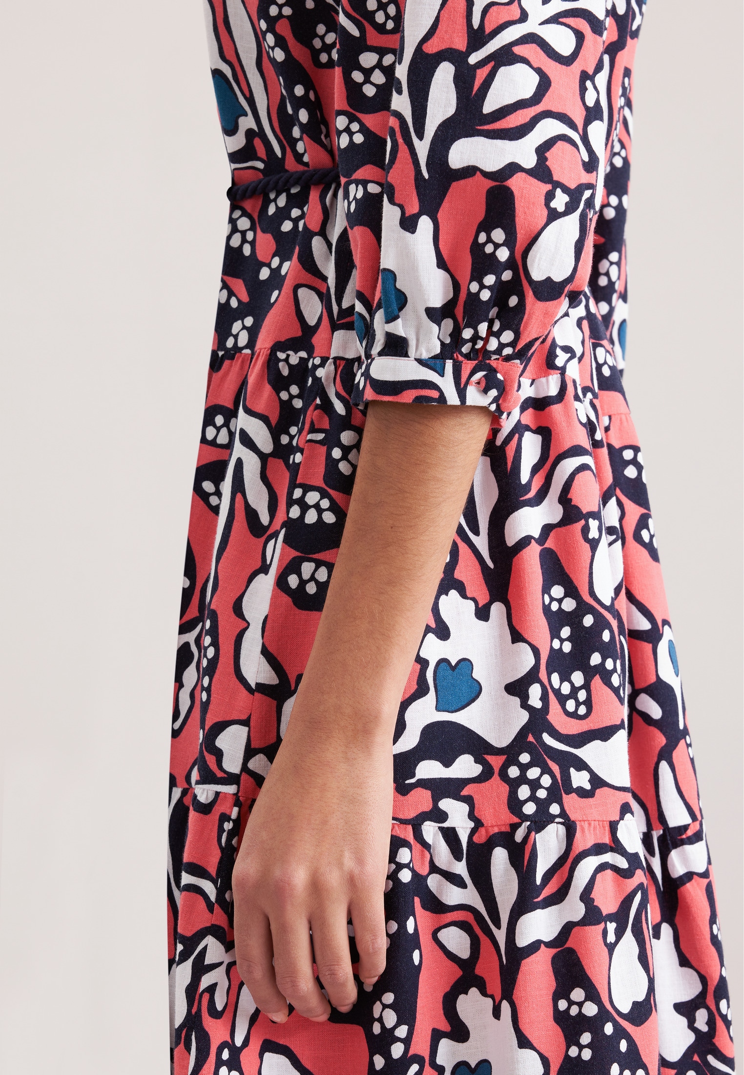 seidensticker Sommerkleid »Schwarze Rose«, 7/8-Arm V-Neck Druck
