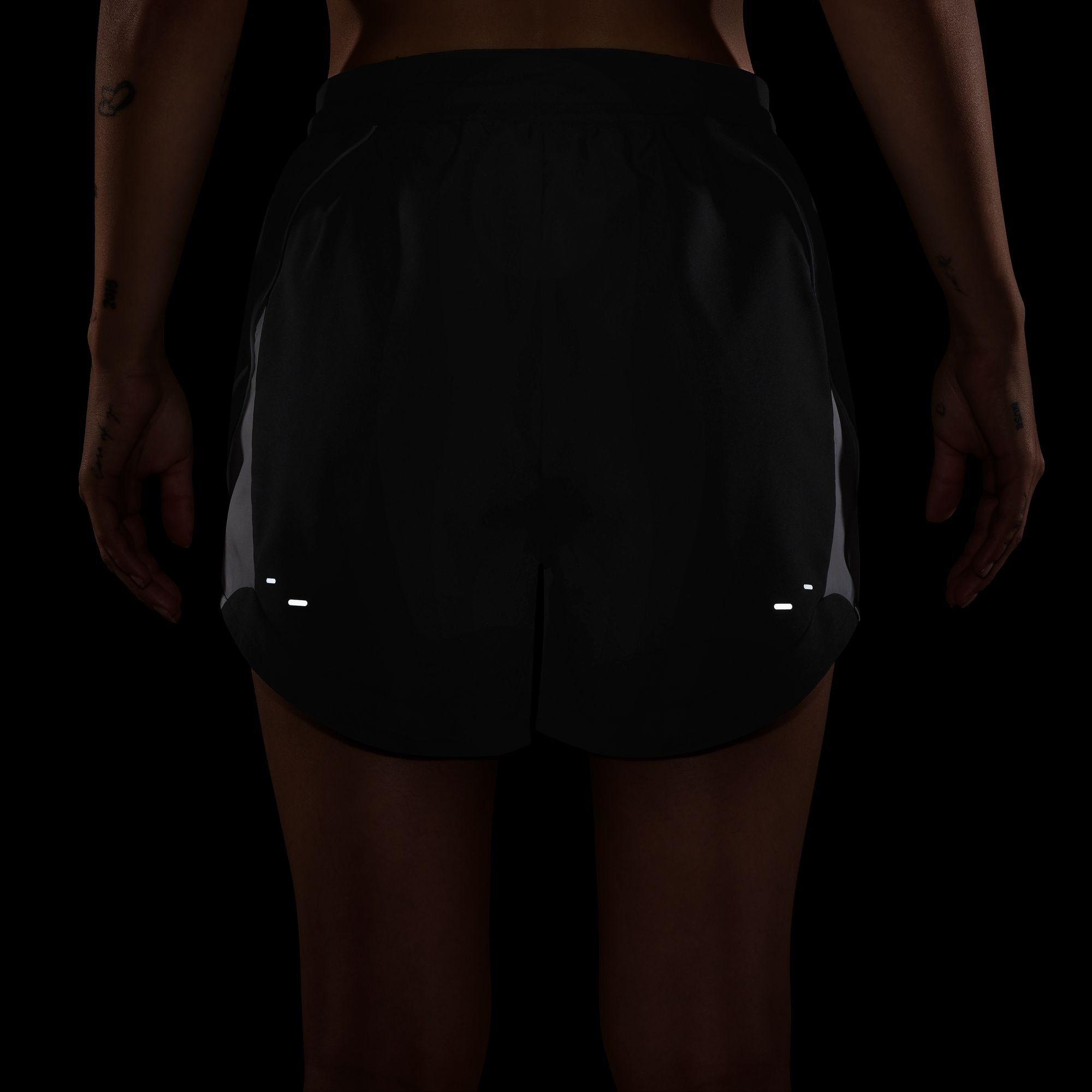 Nike Laufshorts »W NK SWOOSH DF SHORT«  für den Sportbereich, mit Bewegungsfreiheit, sportlicher Schnitt