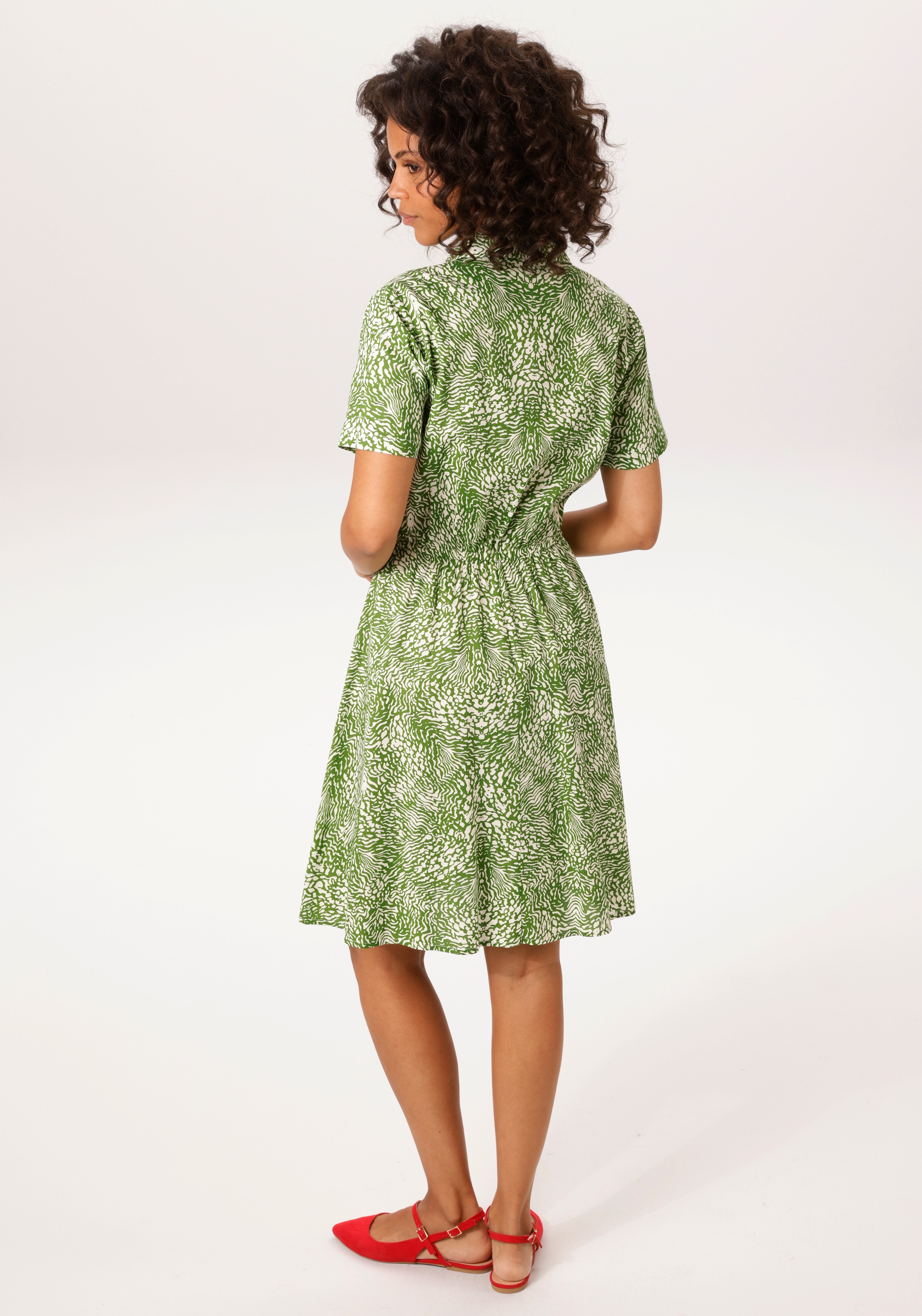 Aniston CASUAL Sommerkleid mit fantasievollem, grafischen Muster - NEUE KOL günstig online kaufen