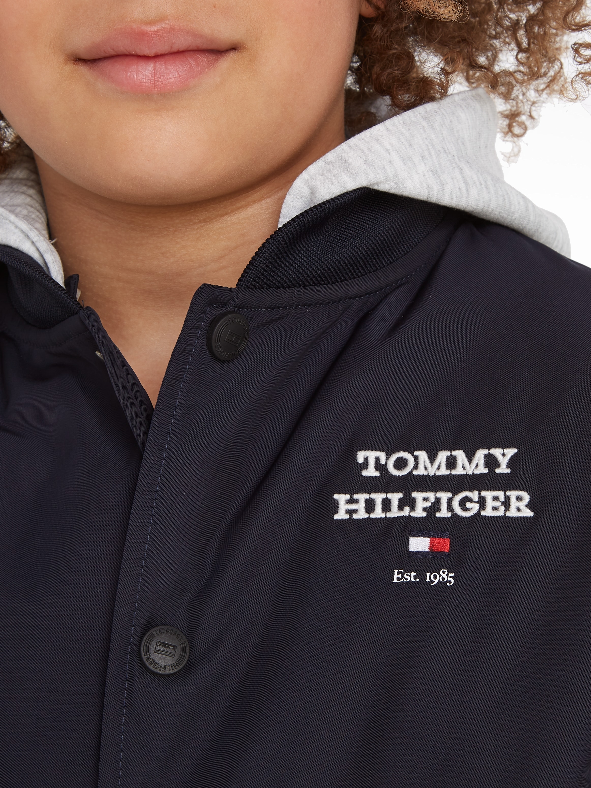 Tommy Hilfiger Bomberjacke »TH LOGO BOMBER JACKET«, mit Kapuze, mit Logostickerei auf der Brust