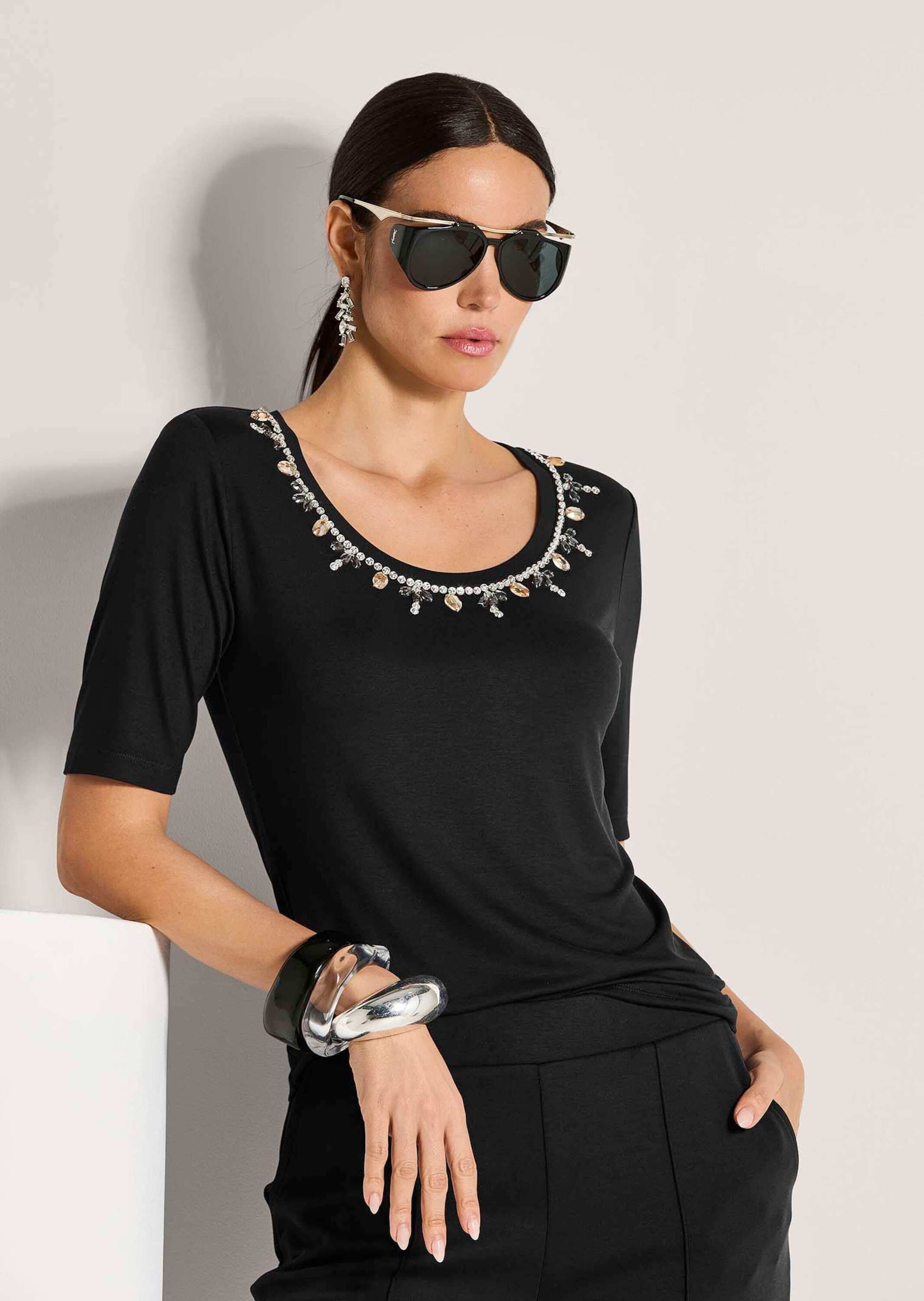 MADELEINE Kurzarmshirt »Shirt Elegantes Oberteil mit Schmucksteinen«