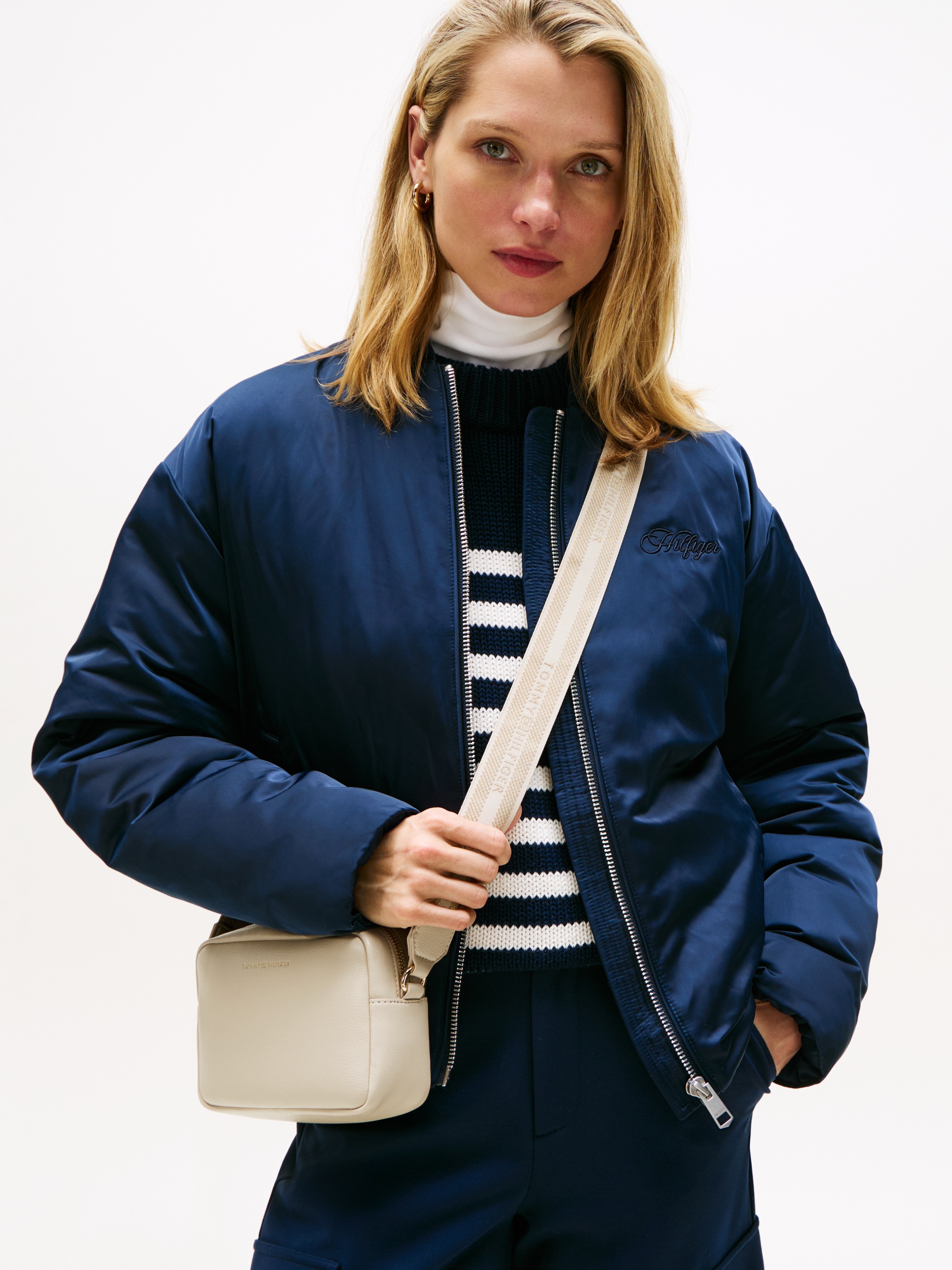 Tommy Hilfiger Mini Bag "TH LOGOTAPE CAMERA BAG", Damen Umhängetasche, Schu günstig online kaufen