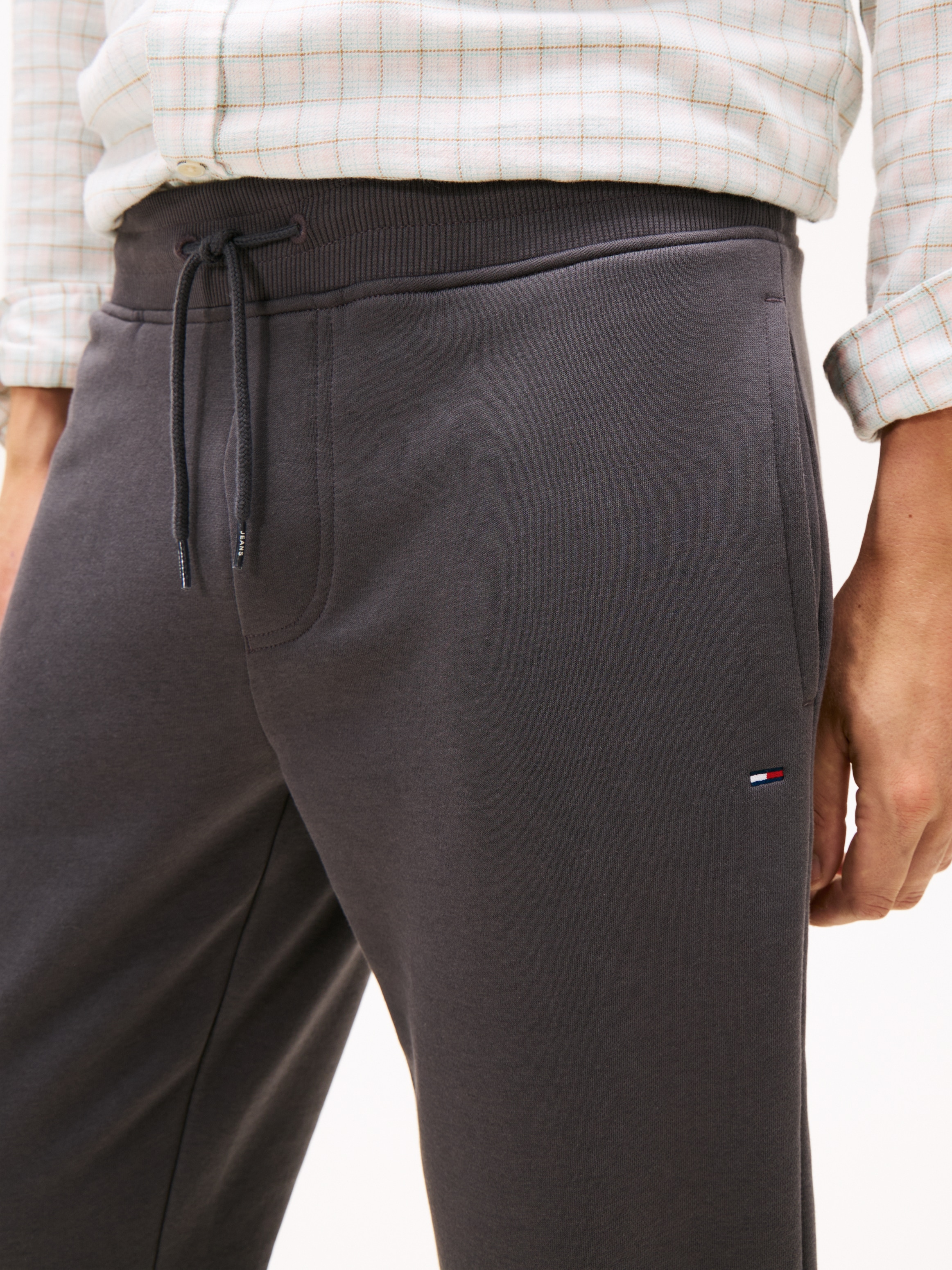 Tommy Jeans »TJM SLIM S FLAG SWEATPANT«  Mit Kordelzug