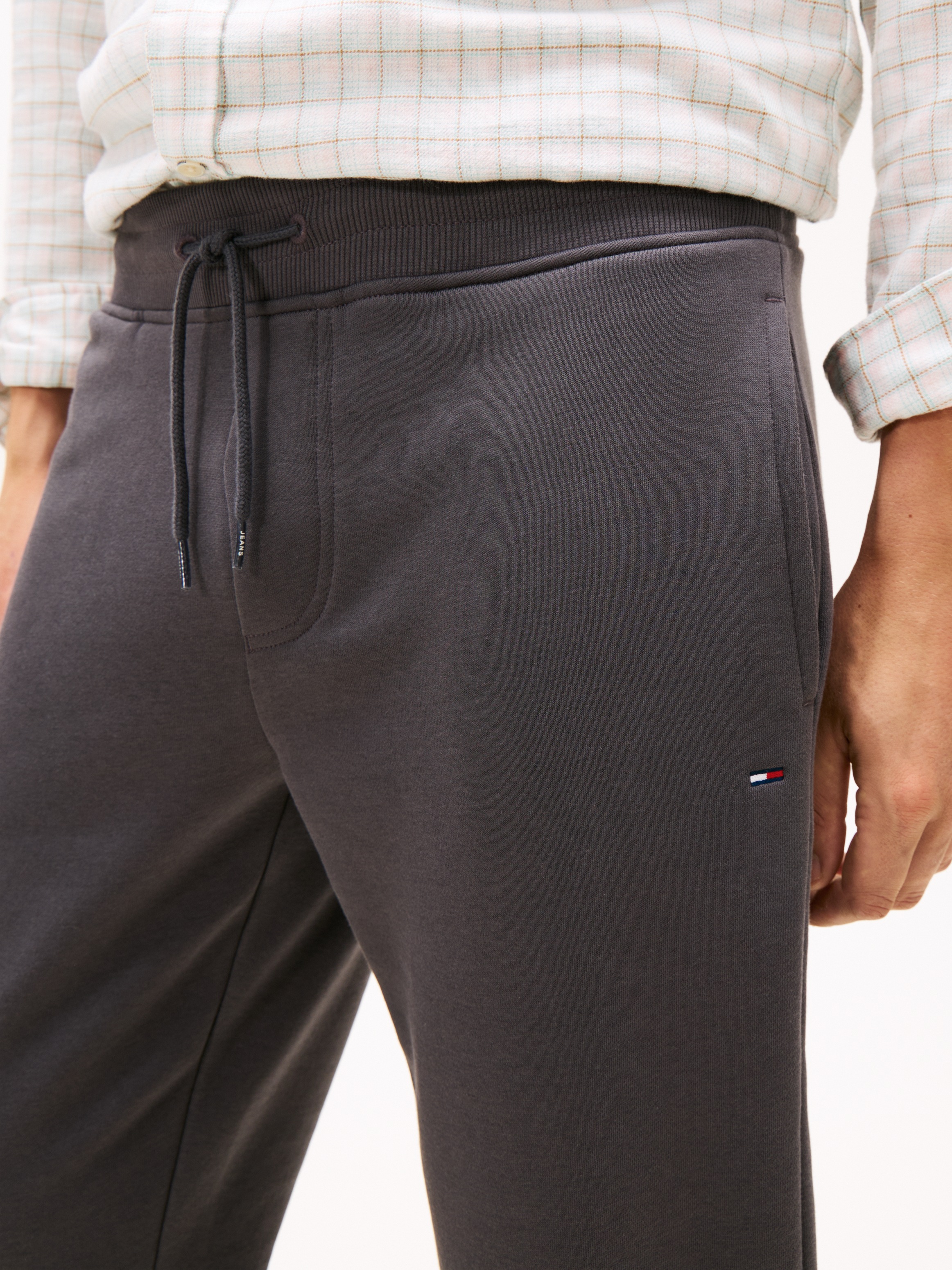 Tommy Jeans "TJM SLIM S FLAG SWEATPANT" Mit Kordelzug günstig online kaufen