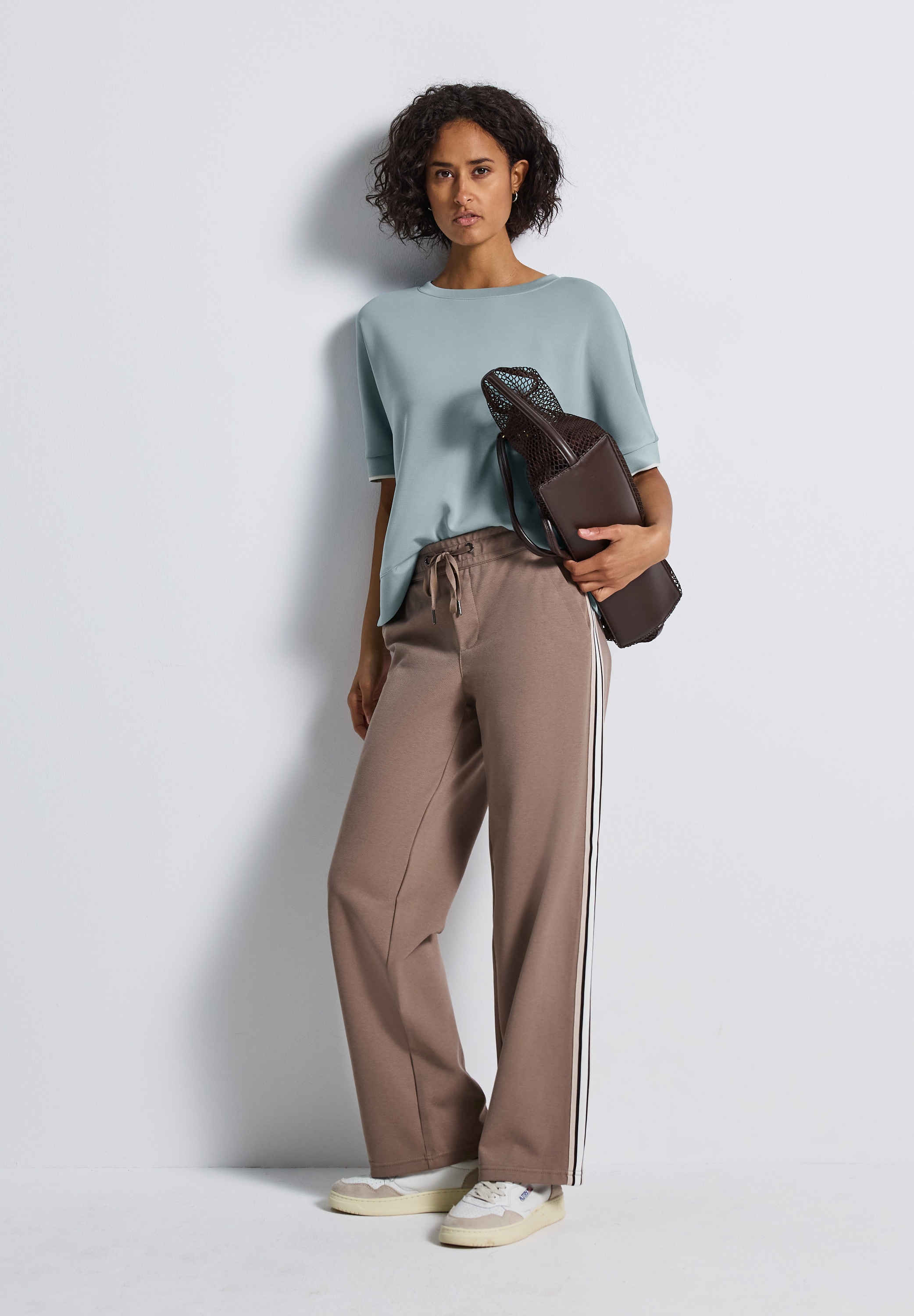 STREET ONE T-Shirt, im Silk Look und mit dezentem Kontrastdetail, Sommershirt