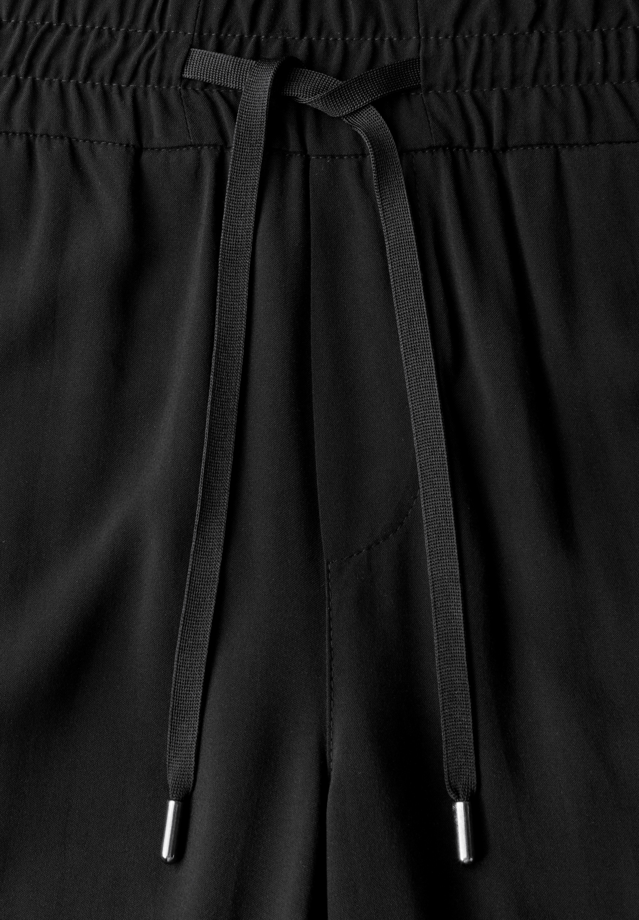 STREET ONE Stoffhose, mit seitlichen Einschubtaschen