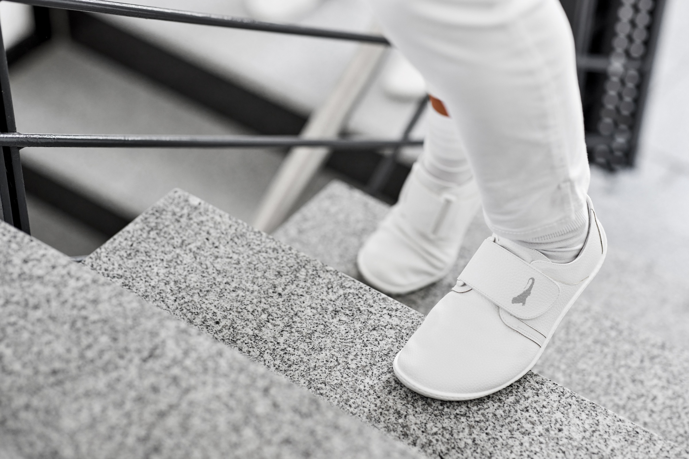 Leguano Barfußschuh »Berufsschuh CARE«, Klettschuh, Freizeitschuh, Bequemschuh mit Klettverschluss