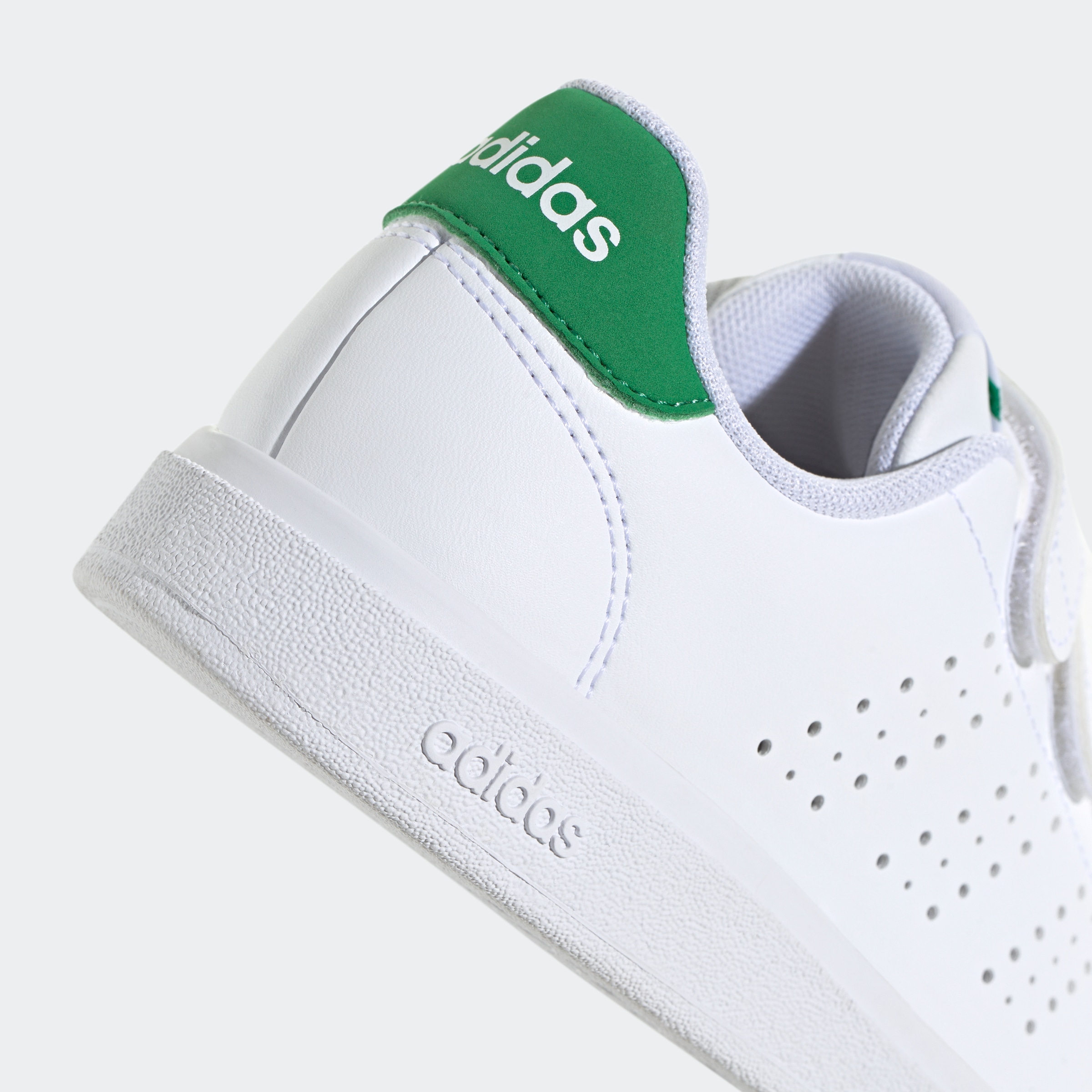 adidas Sportswear Klettschuh »ADVANTAGE BASE 2.0 KIDS«, Design auf den Spuren des adidas Stan Smith