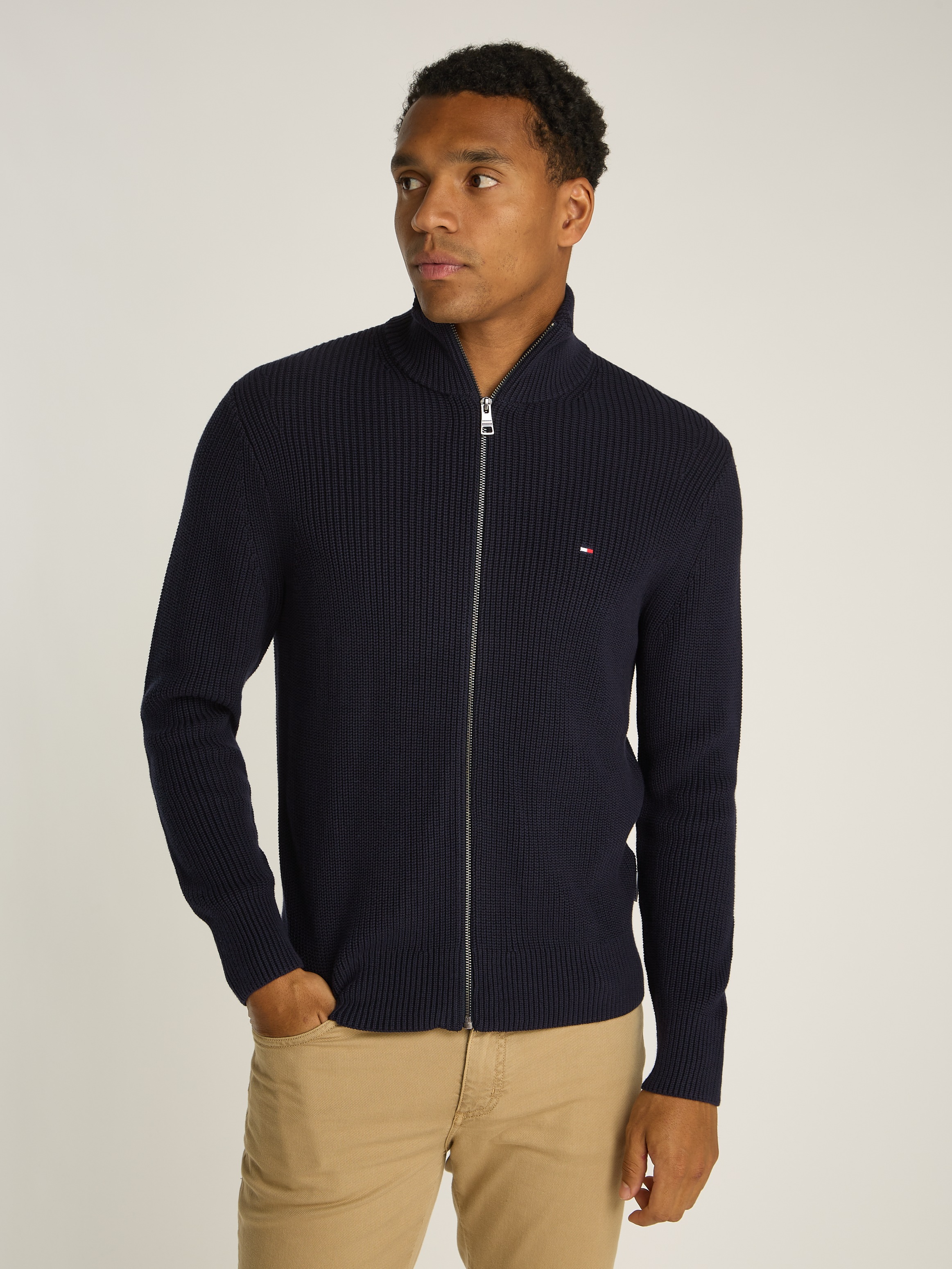 Tommy Hilfiger Strickjacke "RIB COTTON ZIP THROUGH", in Rippenoptik, Reißverschluss, Stehkragen, Logostickerei