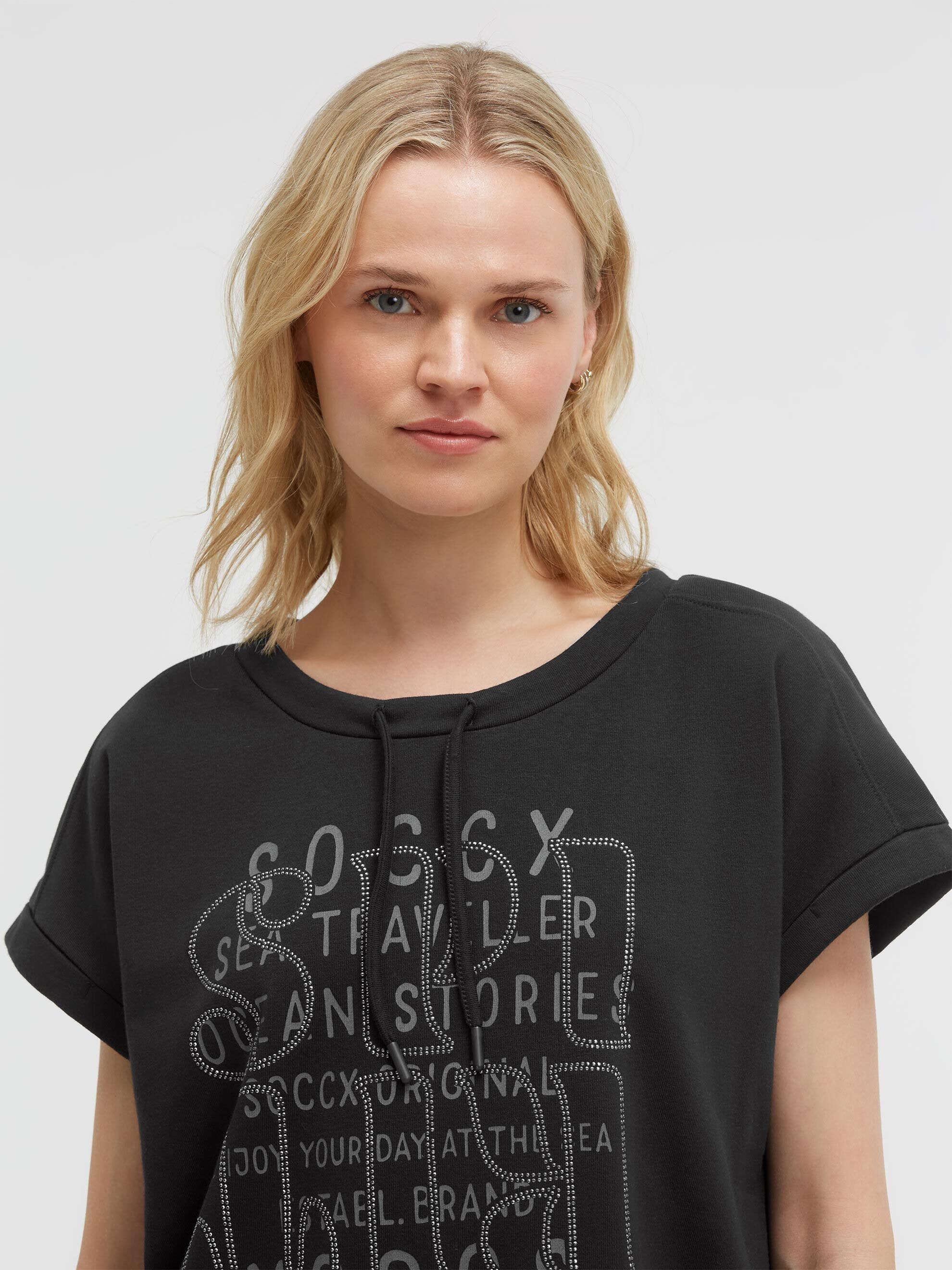 SOCCX Rundhalsshirt mit Seitenschlitze