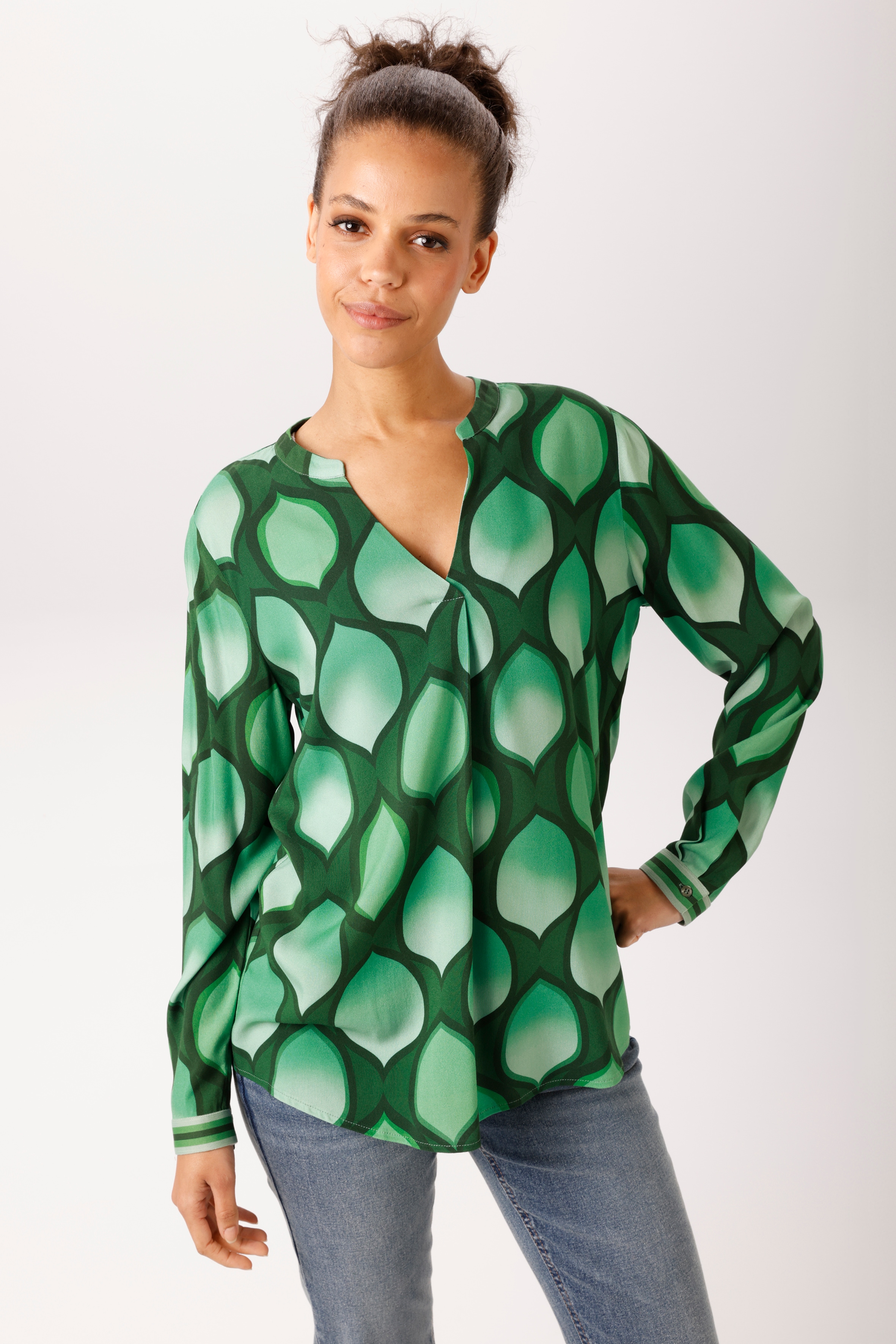 Aniston CASUAL Schlupfbluse mit farbharmonischem, grafischen Druck
