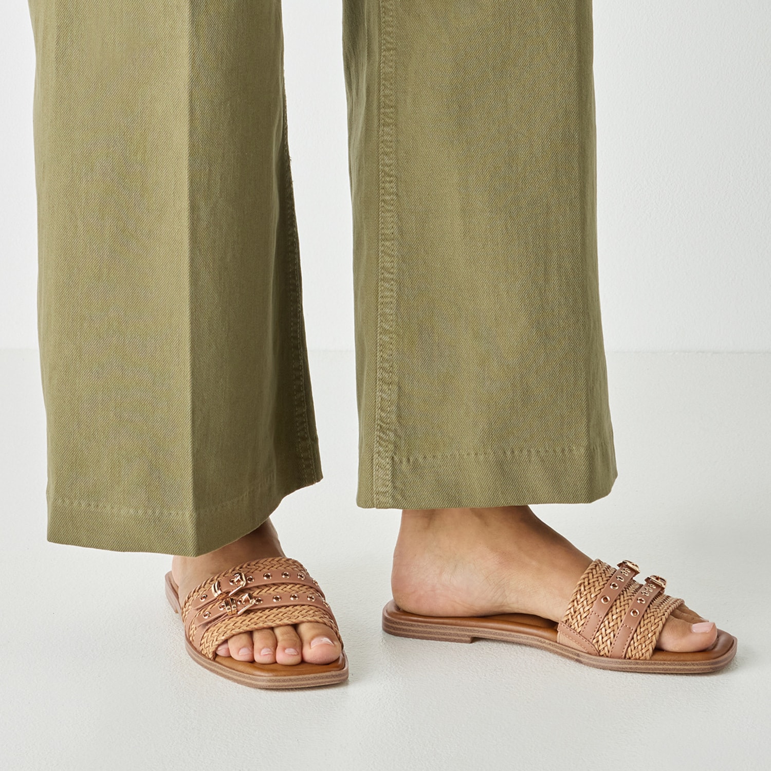 Tamaris Pantolette  Blockabsatz, Sommerschuh, Schlüpfschuh mit modischen Zierschnallen