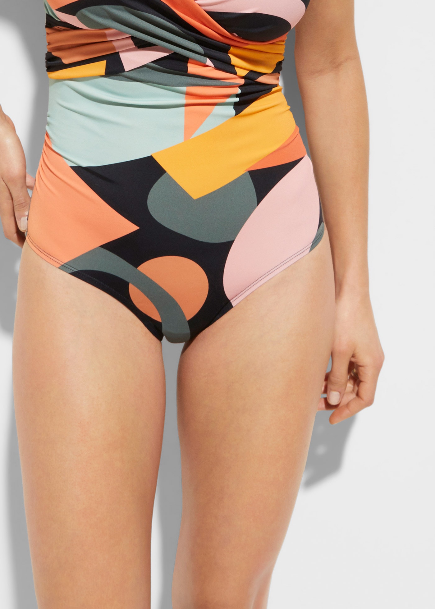 bonprix Badeanzug bequeme Passform, Wickel-Optik, sportlicher Stil, aufwändiger Druck