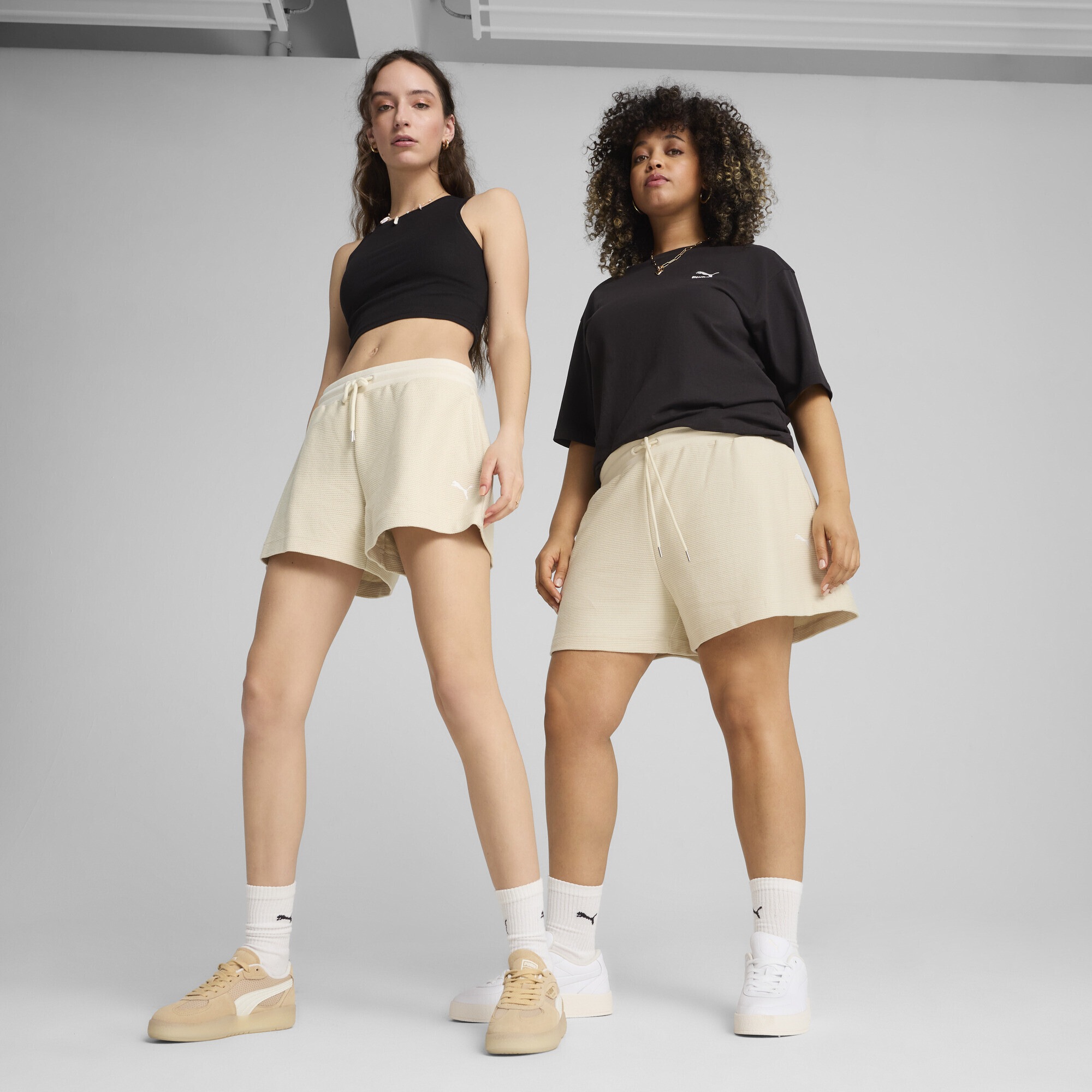 PUMA Sporthose »PREMIUM ESS 4" Jacquard-Shorts in A-Linie Damen«