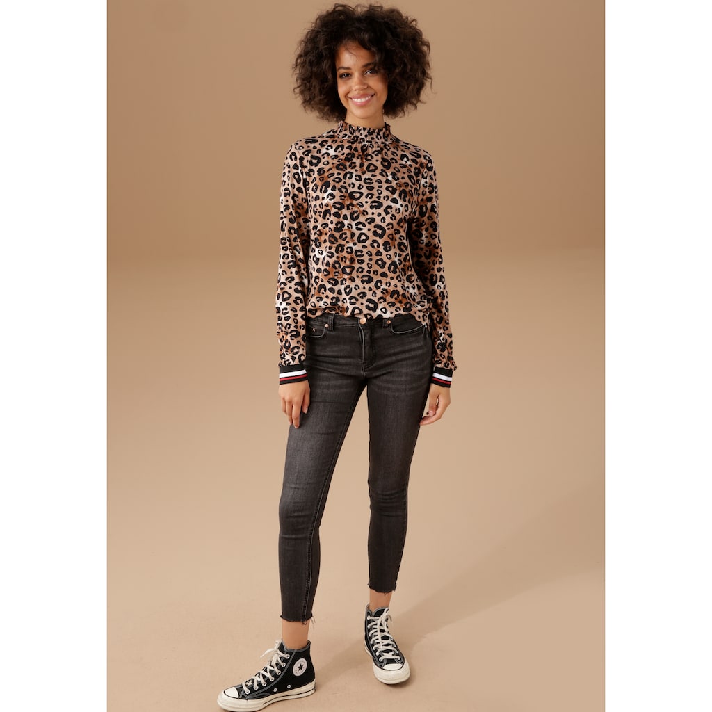 Aniston CASUAL Langarmshirt, mit trendigem Animal-Print und gestreiften Bündchen