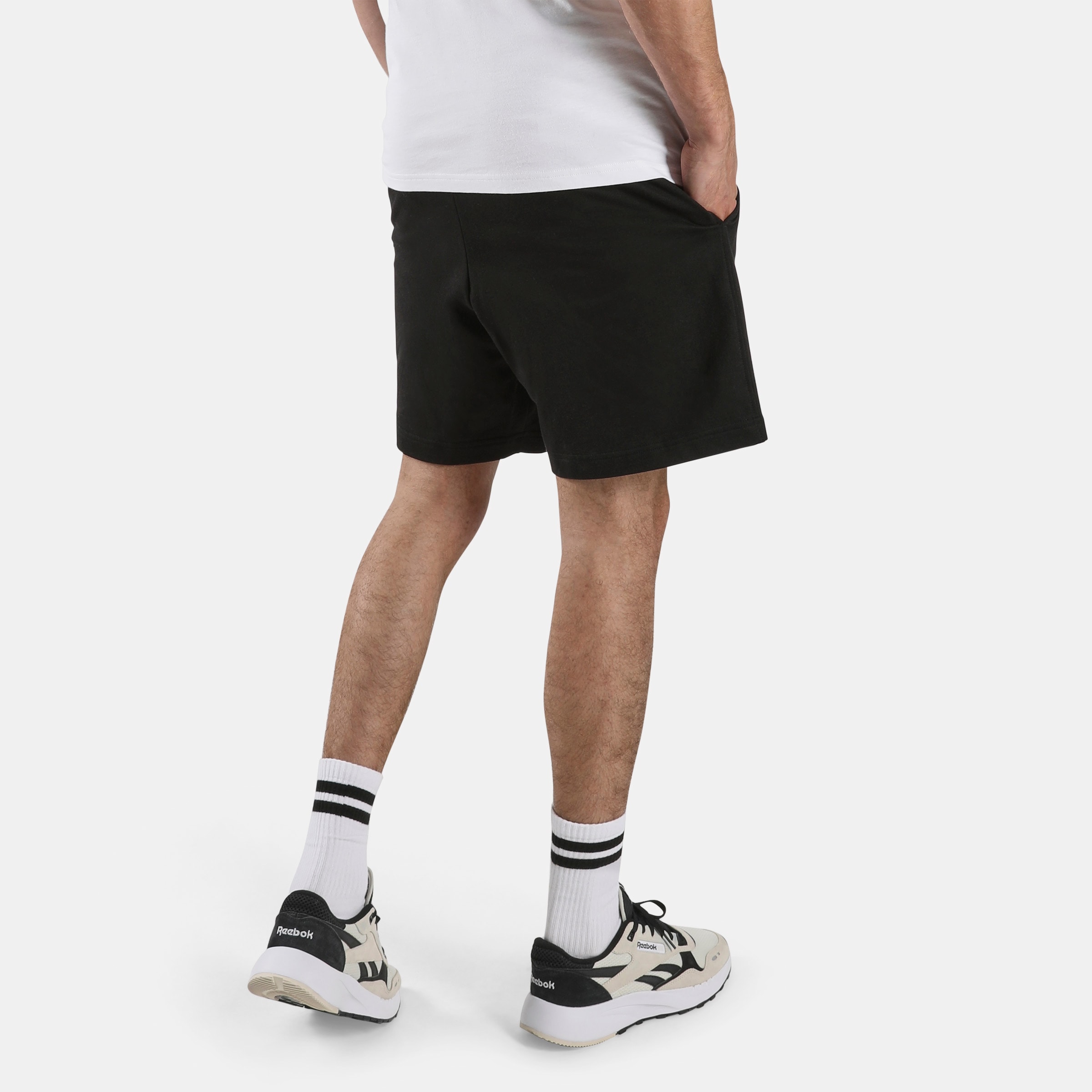 Reebok Sweatshorts »ID SMALL LOGO SHORTS«  sportlicher Stil