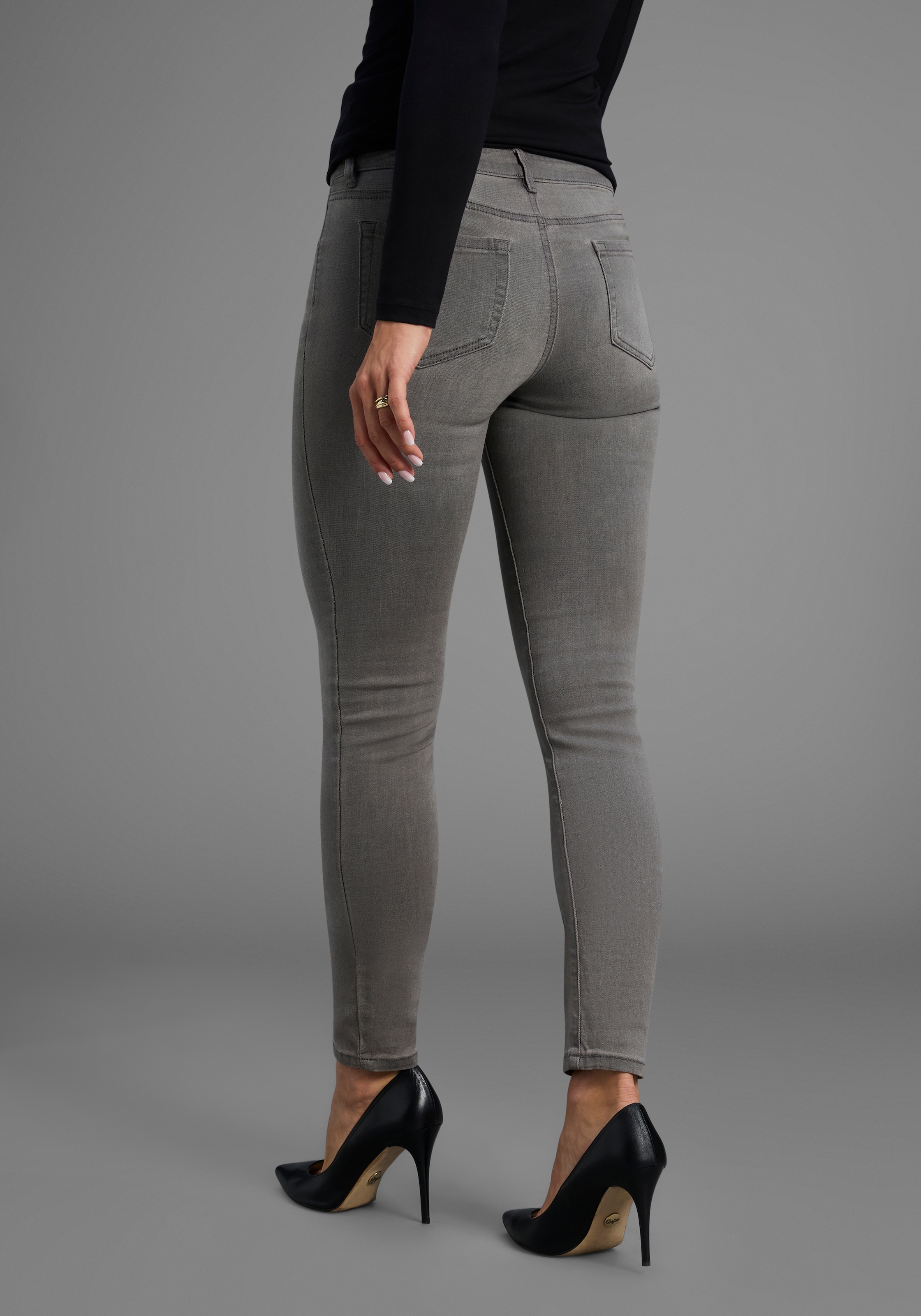 Arizona Skinny-fit-Jeans »Ultra-Stretch«, extra-enger Beinverlauf, normale Leibhöhe, mit Eingrifftaschen