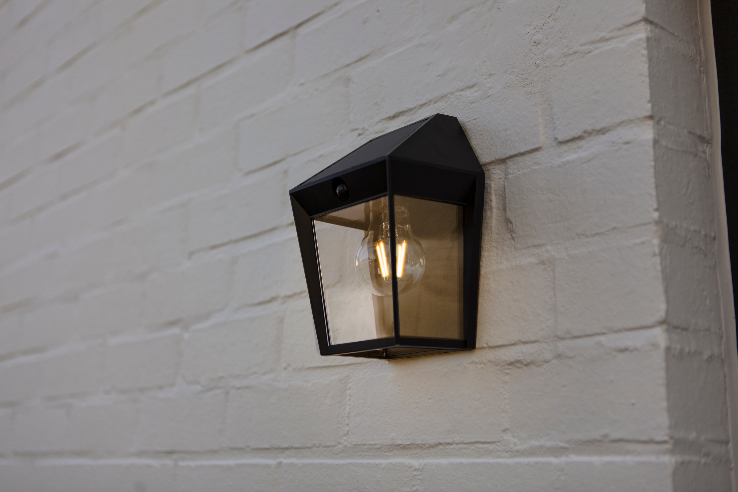 LUTEC LED Solarleuchte »Solar-Aussenwandl. mit BWM AVONY«, 1 flammig, Leuchtmittel E27 | ohne Leuchtmittel, inkl. Leuchtmittel
