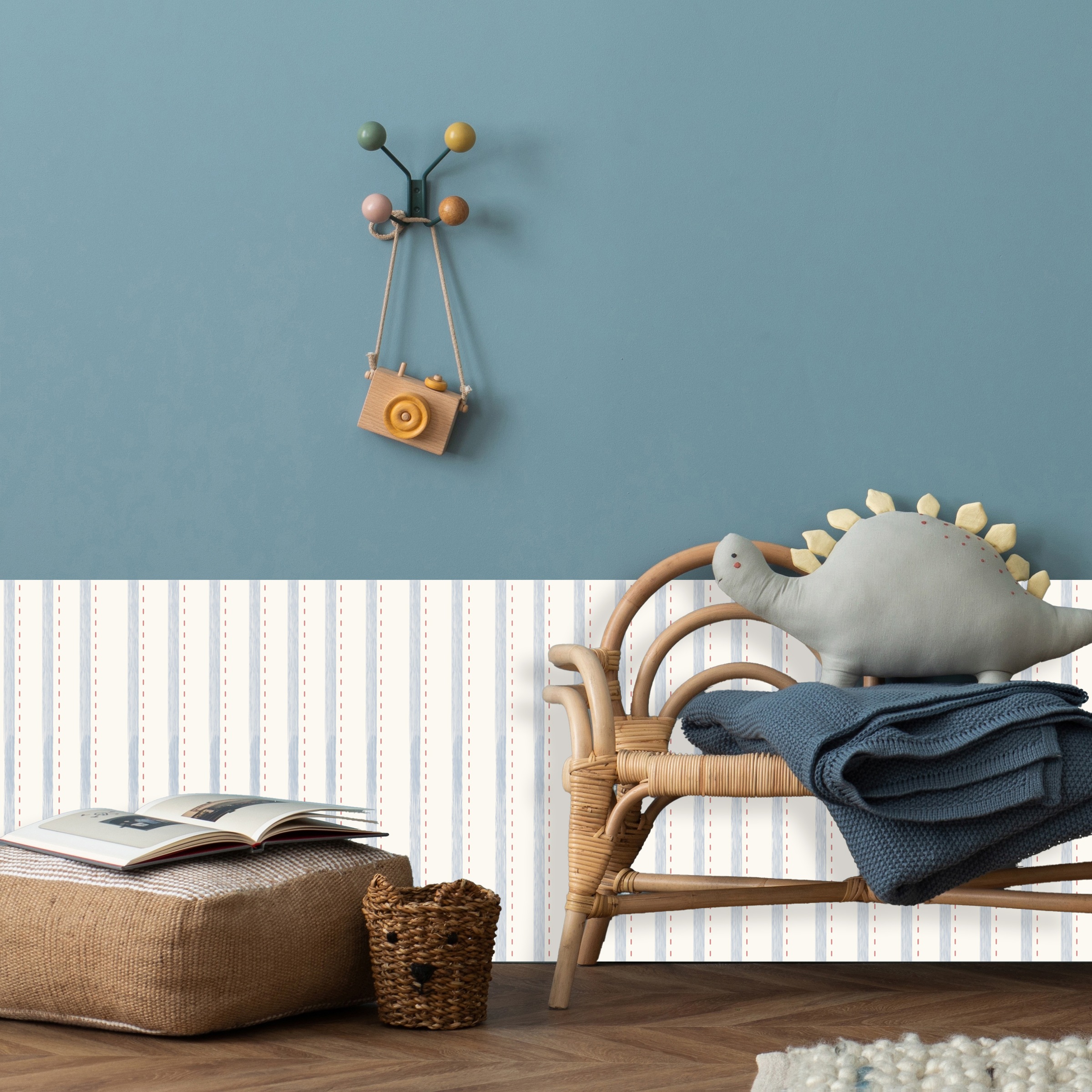 queence Bordüre »Wandbordüre Hellblau und Rot 250x90cm« Nadelstreifen | Streifen | bedruckt | gepunktet | gestreift | mehrfarbig | natürlich | seidenmatt glatt