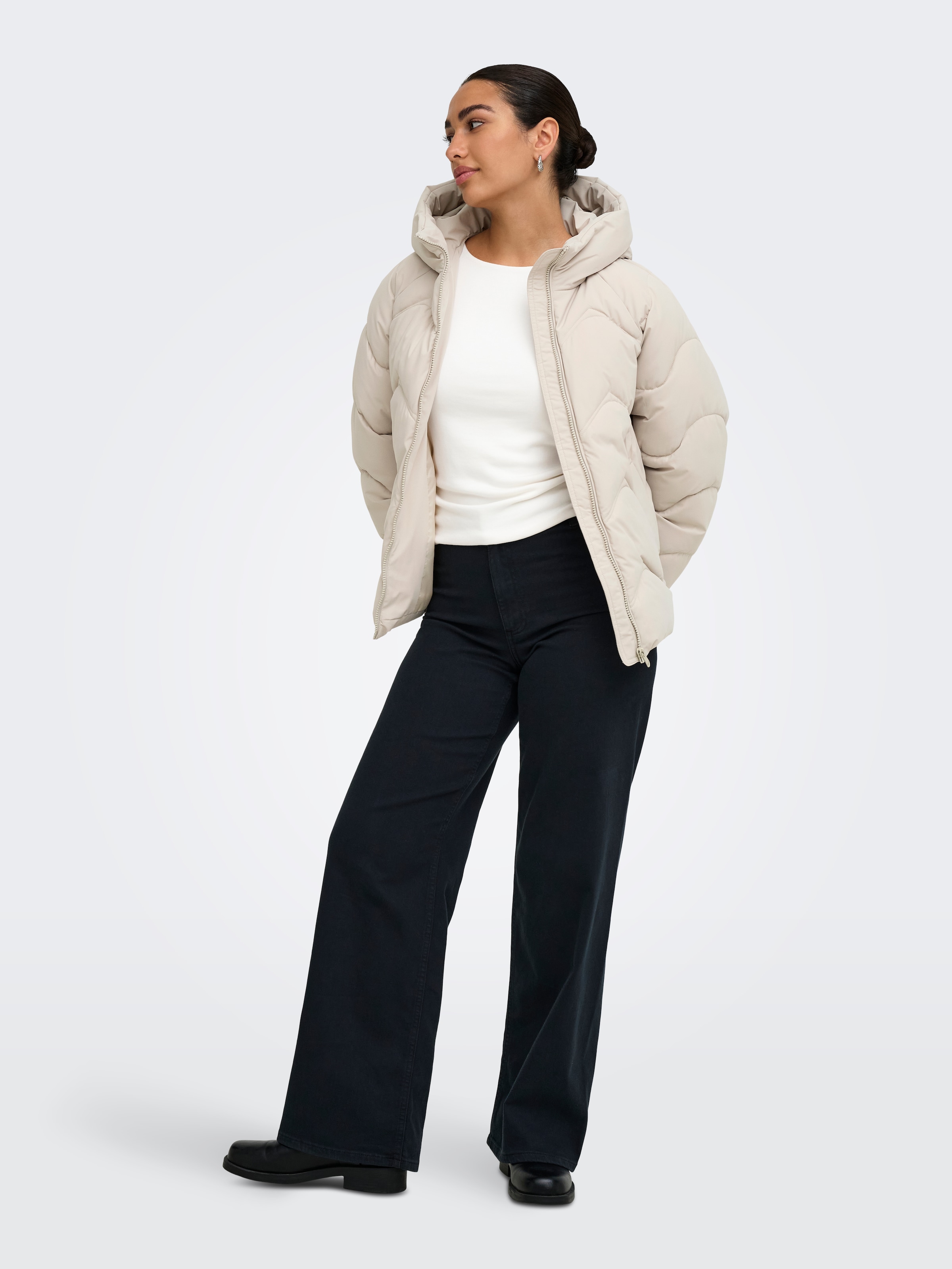 JDY Steppjacke »JDYPOWER SHORT HOOD PUFFER OTW HAB« mit Kapuze Kunstfaser