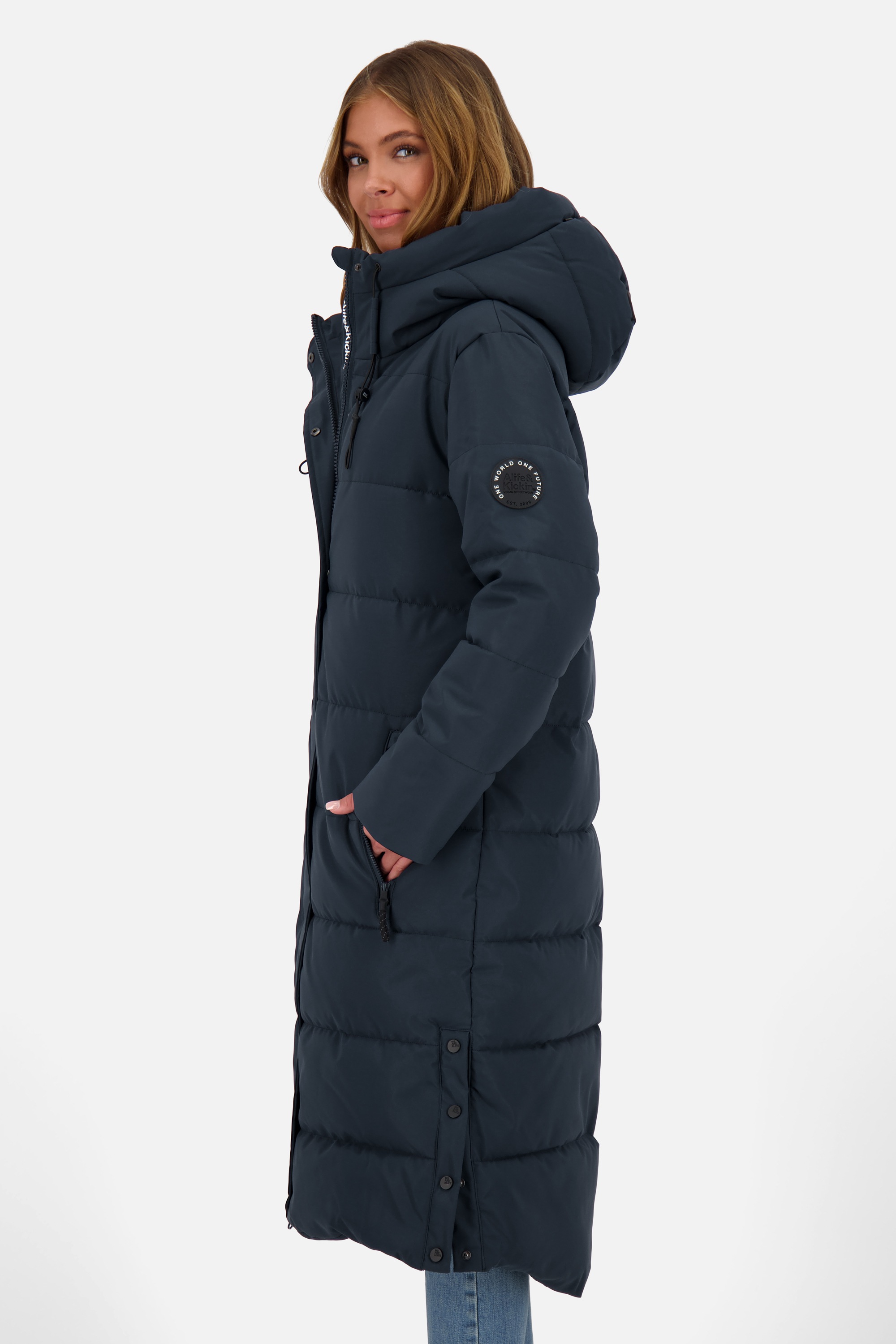 Alife & Kickin Steppjacke »Damen KatiaAK A«, mit Kapuze, Langer Wintermantel mit großer Kapuze und regulierbarer Beinfreiheit