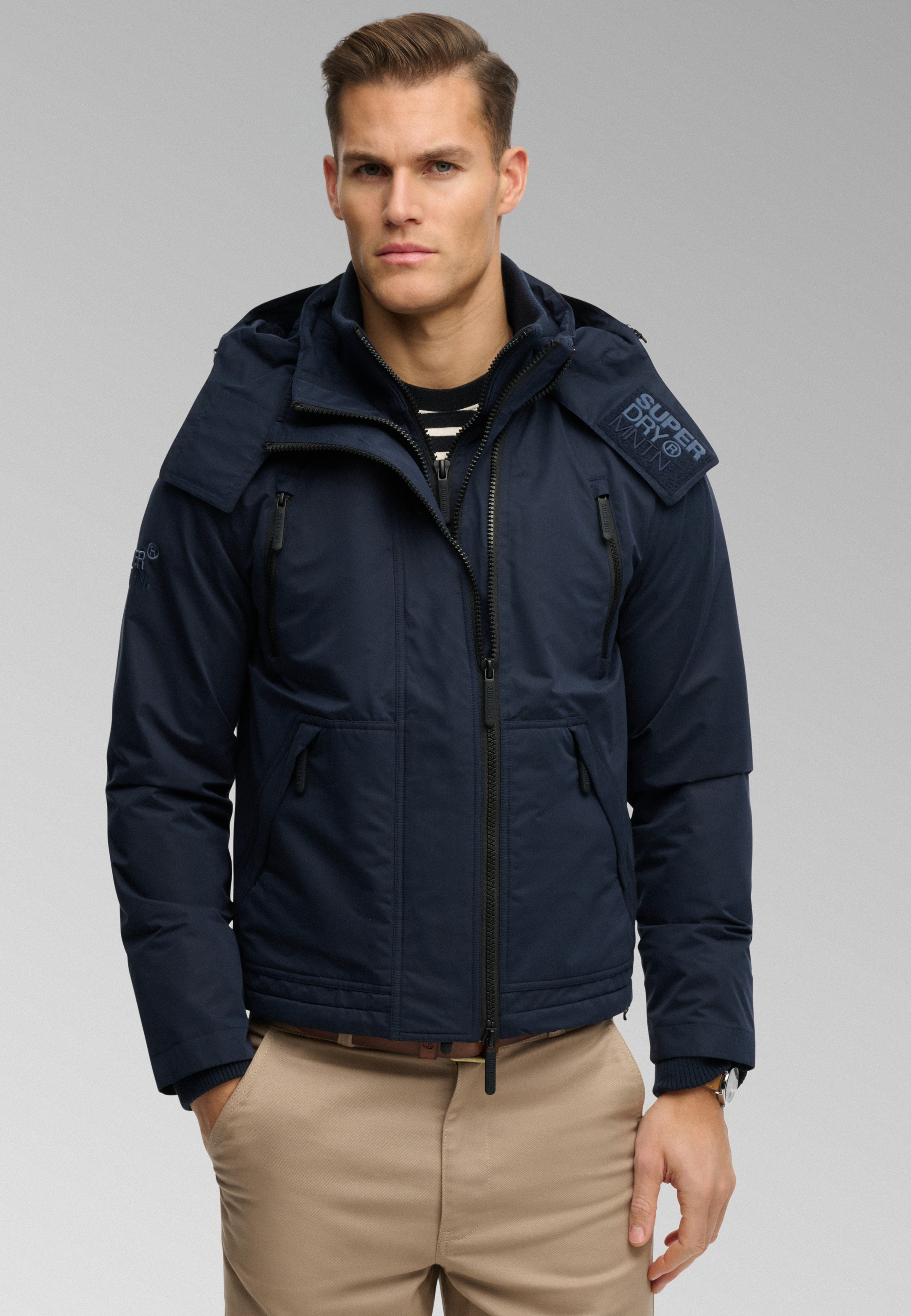Superdry Outdoorjacke »HOODED MF ARCTIC WINDCHEATER« mit Kapuze Kunstfaser, loose fit