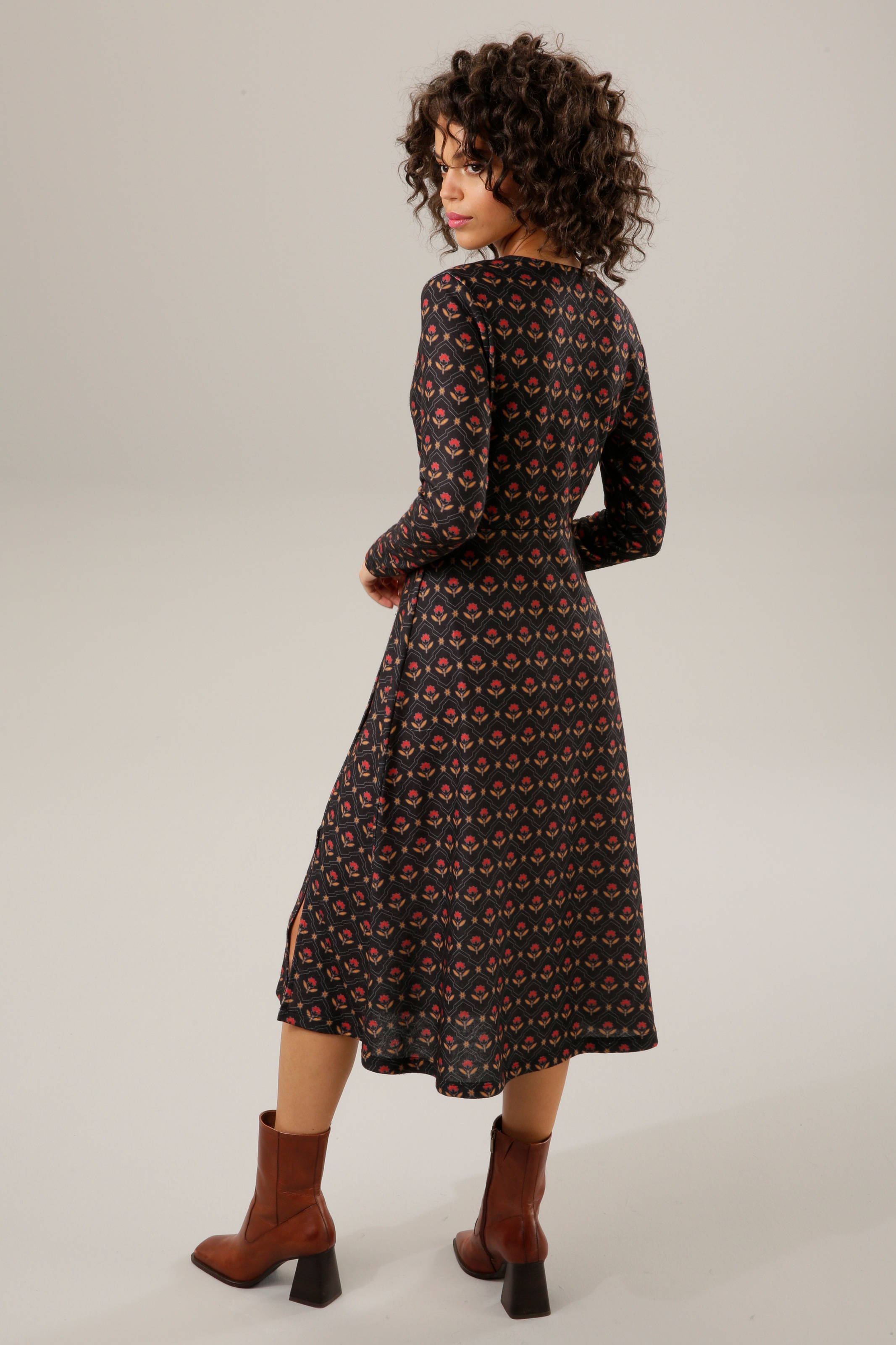 BAUR Aniston KOLLEKTION Retromuster mit - farbharmonischem online NEUE CASUAL Jerseykleid, | kaufen