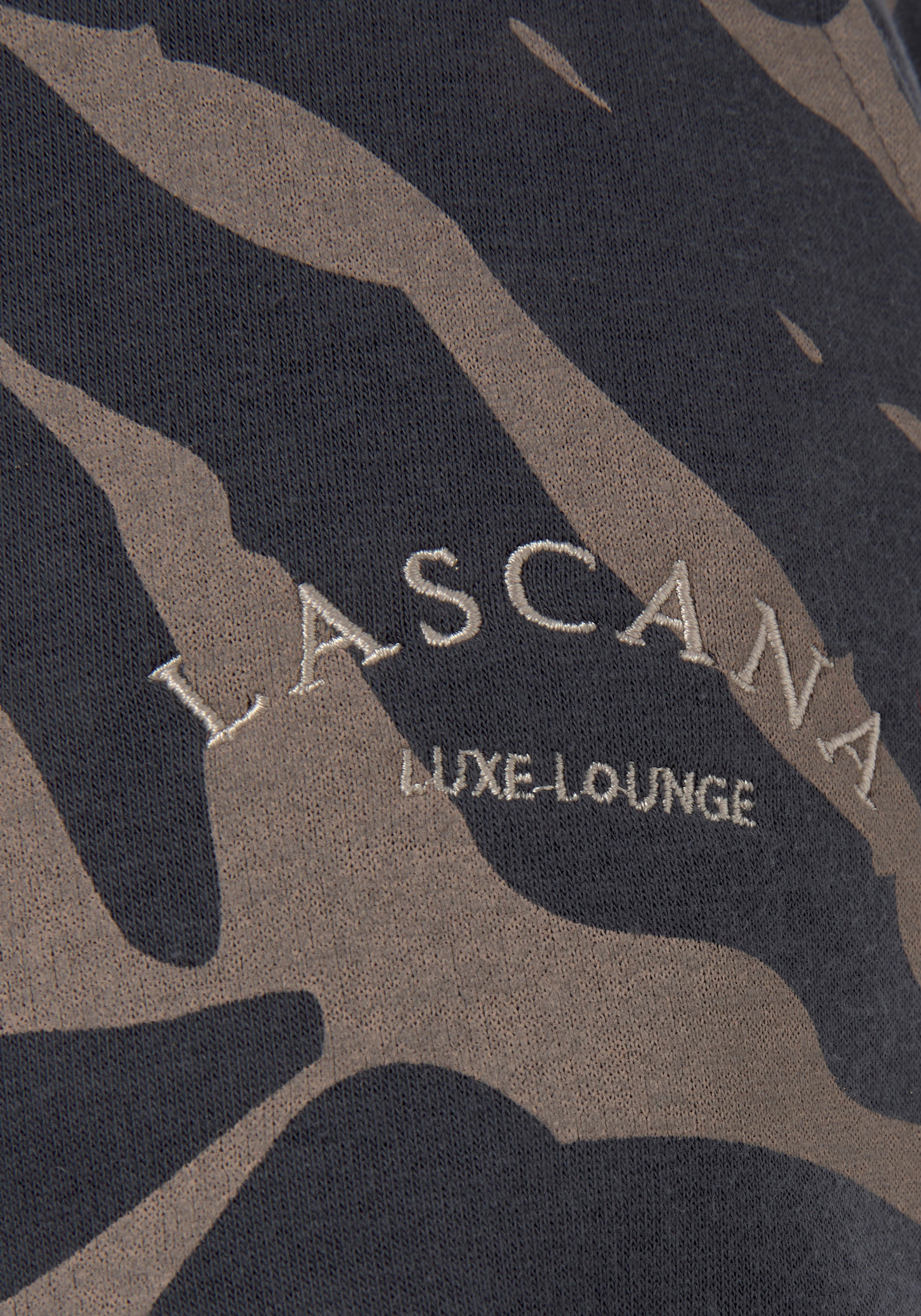 LASCANA Relaxshorts, mit seitlichen Taschen und Logostickerei, Loungewear