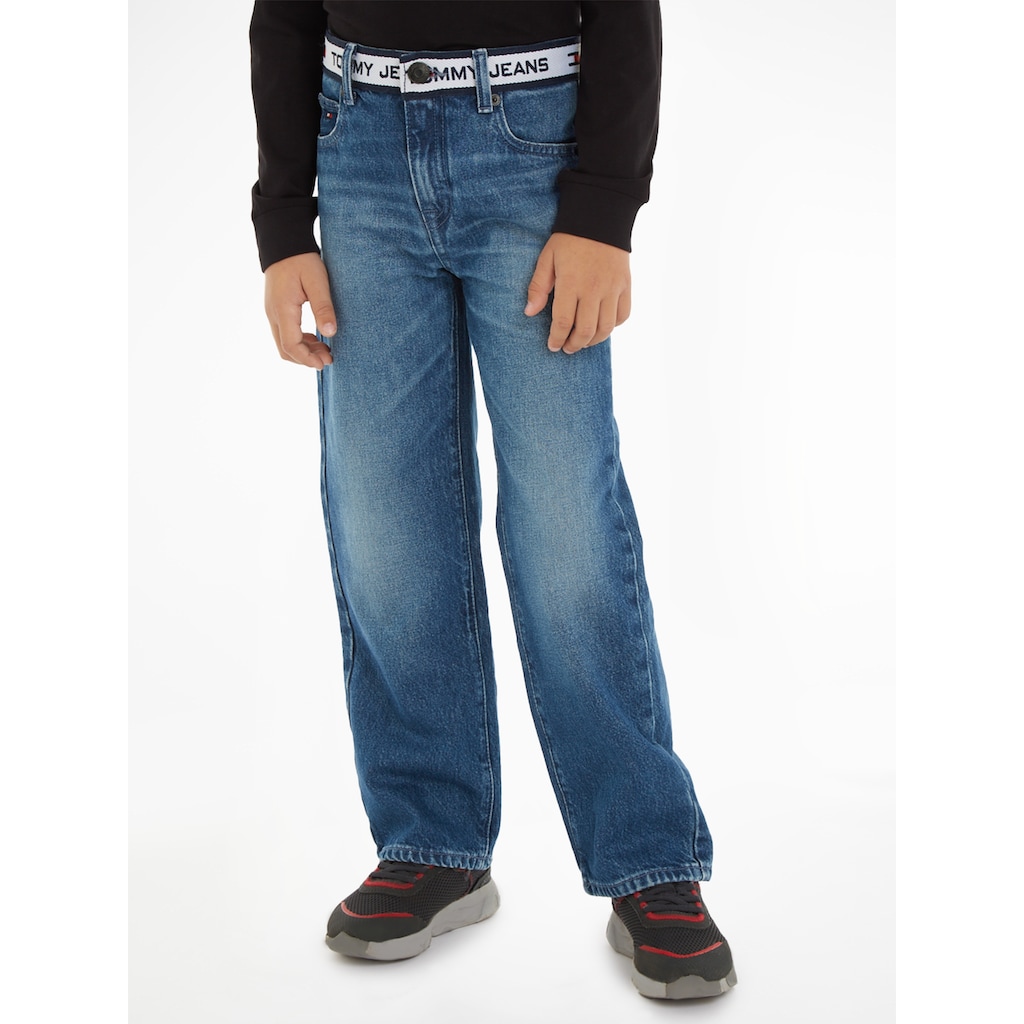 Tommy Hilfiger Girlfriend-Jeans »GIRLFRIEND MONOTYPE TAPE«, Kinder Kids Junior MiniMe,mit Gürtelimitat in Labelfarben