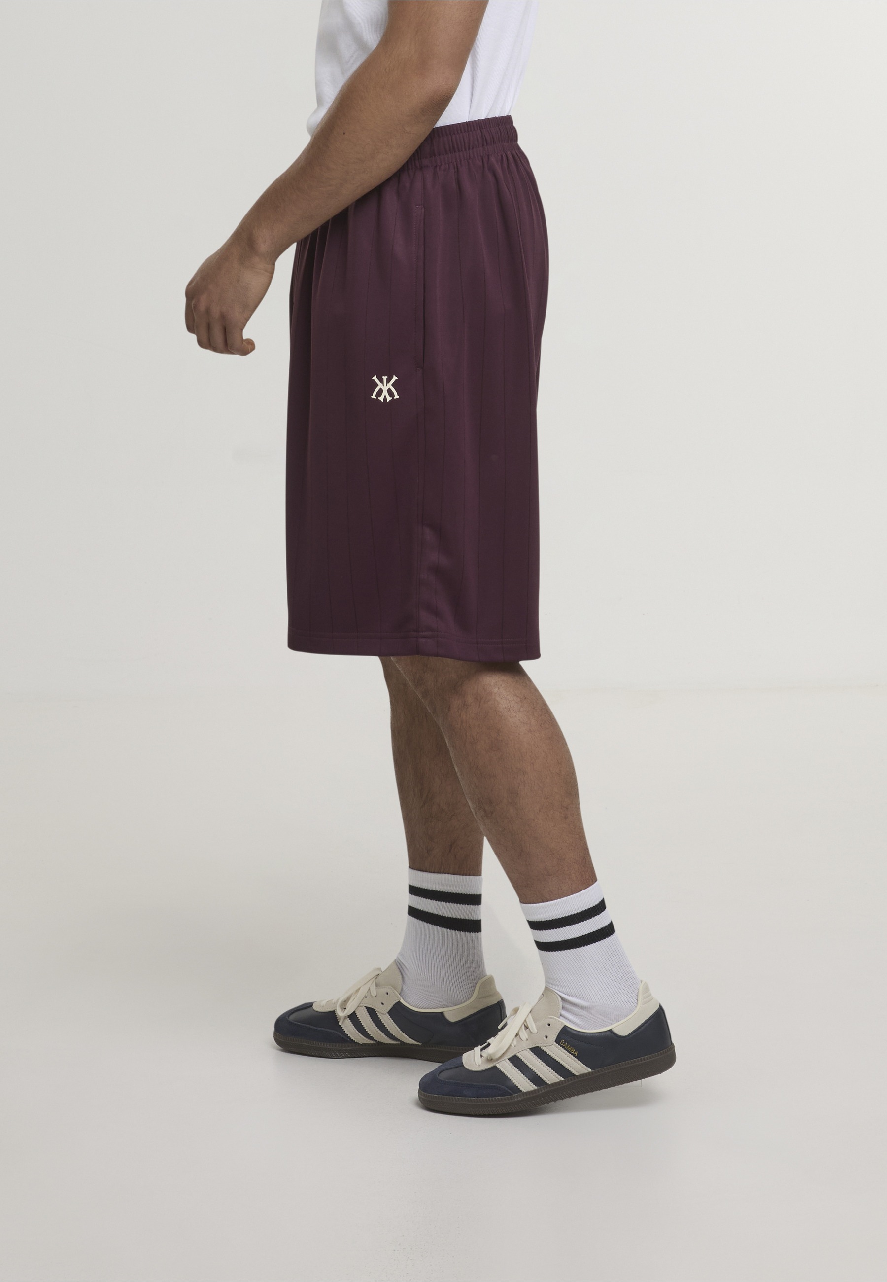 Karl Kani Sweatshorts »Karl Kani KK Insignia Shadow Pinstripe Soccer Shorts«