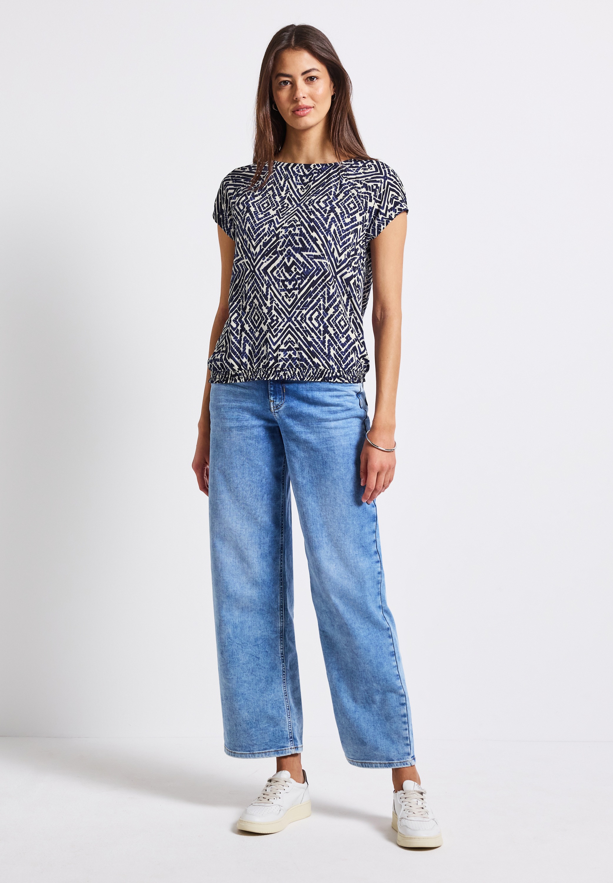 T-Shirt STREET ONE, Damen, Gr. 44, blau (tiefblau), Stoff, Vorderseite: 100% Viskose; Rückseite 95% Viskose, 5% Elasthan, bedruckt, normal normal, U-Boot-Ausschnitt, abgesteppt, Shirts T-Shirt, mit Elastikbund 2