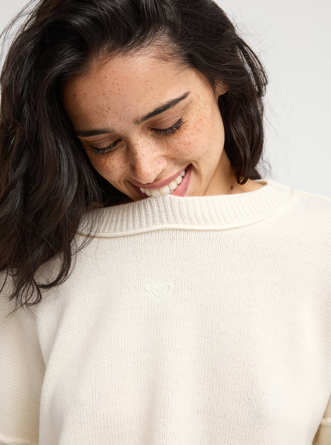 Roxy Rundhalspullover »SOMETHING CUTE« mit Rollsaum, Langarm, unifarbenes Design