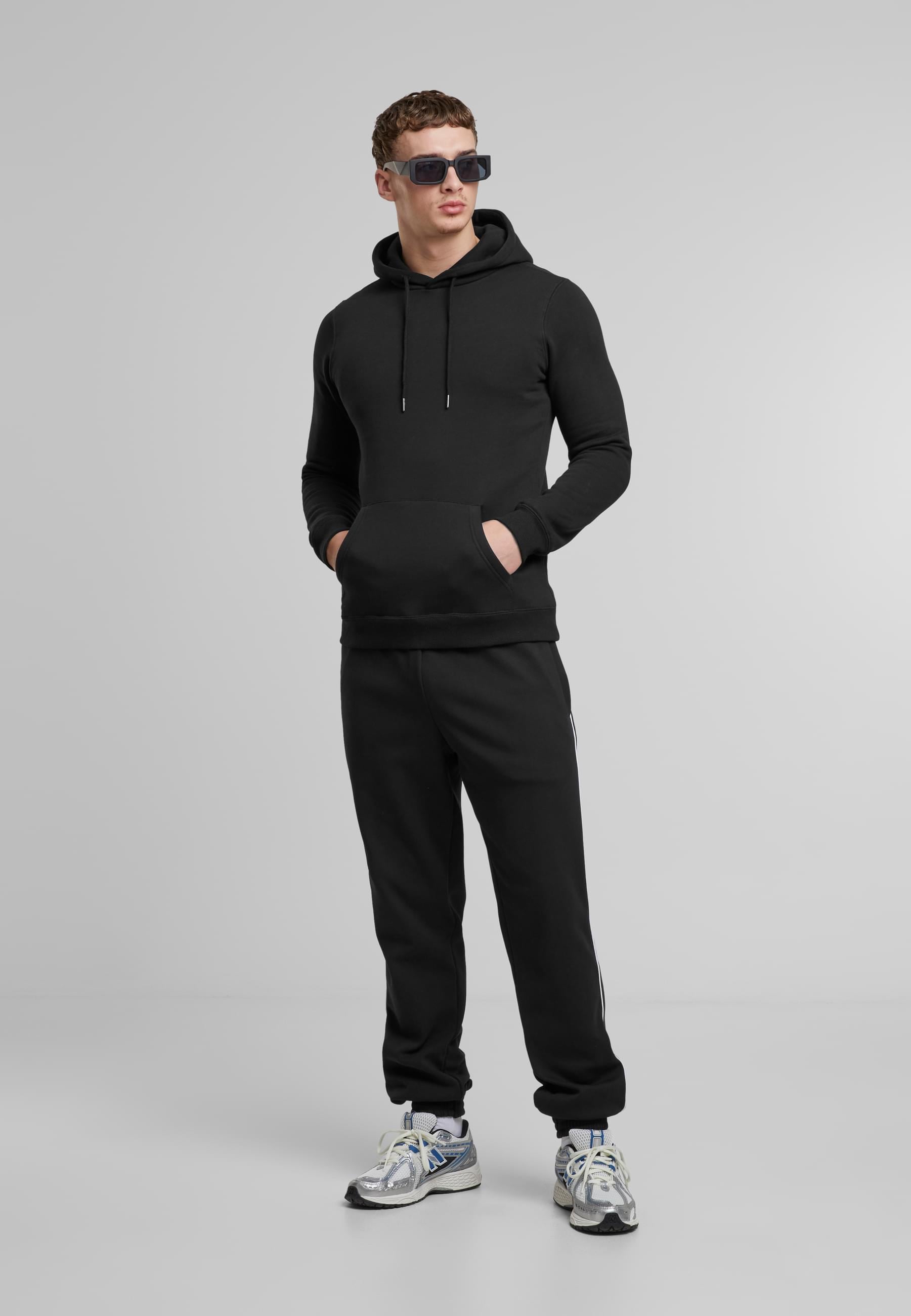 MisterTee Kapuzensweatshirt »MisterTee Basic Hoodie«, (1 tlg.)