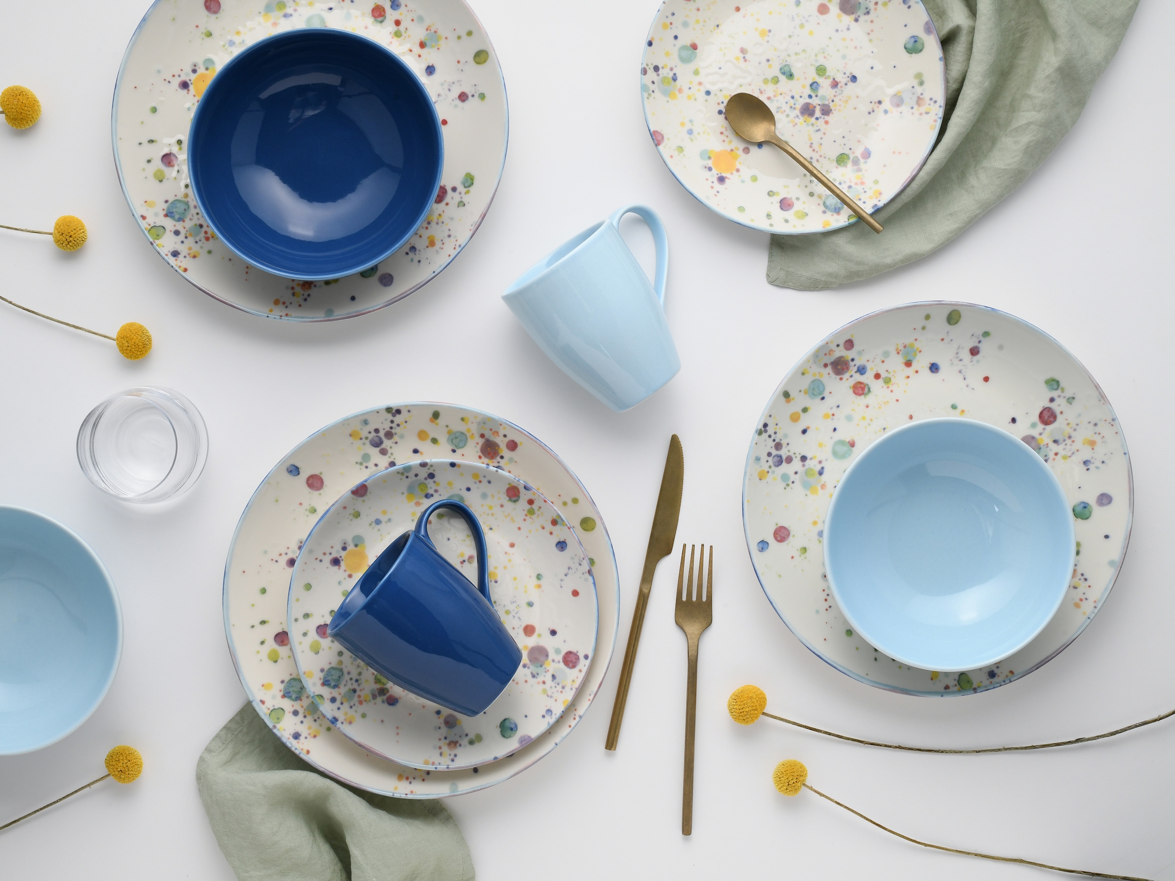 CreaTable Kombiservice »Candy Drops, Kombi-Service 16-tlg.«, (Set, 16 tlg.), Unregelmäßige bunte Punkte, Gute Laune Geschirr, Frisch, Freundlich