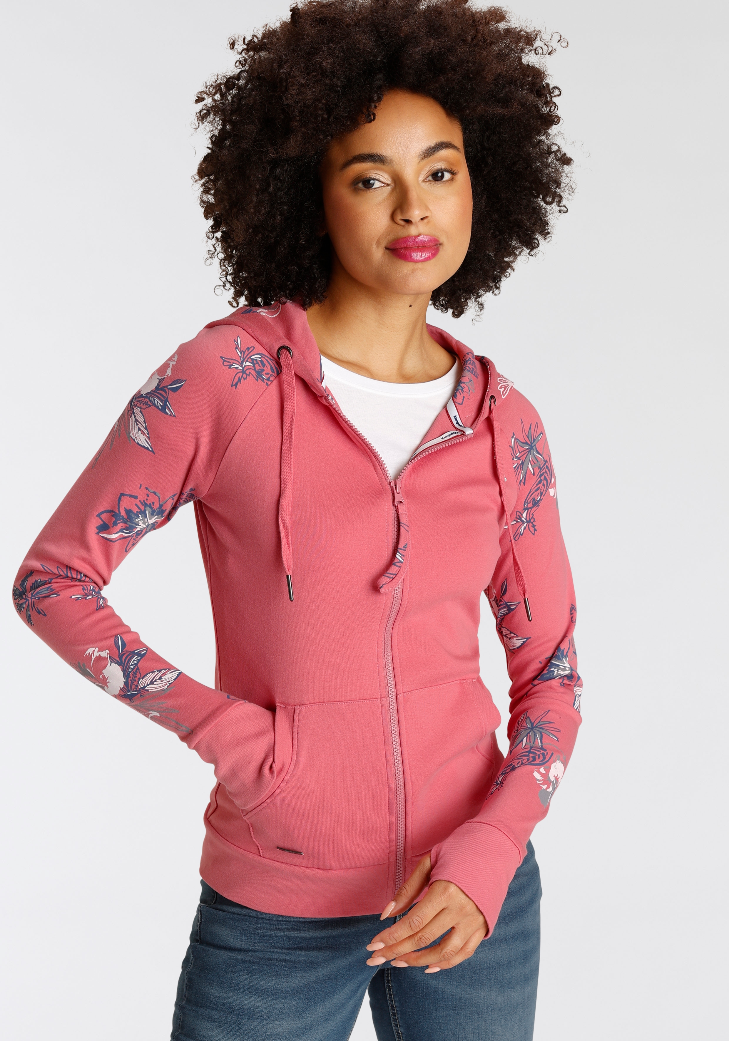 KangaROOS Kapuzensweatjacke hüftbedeckende Länge, figurbetonte Passform, mit Kordelzug
