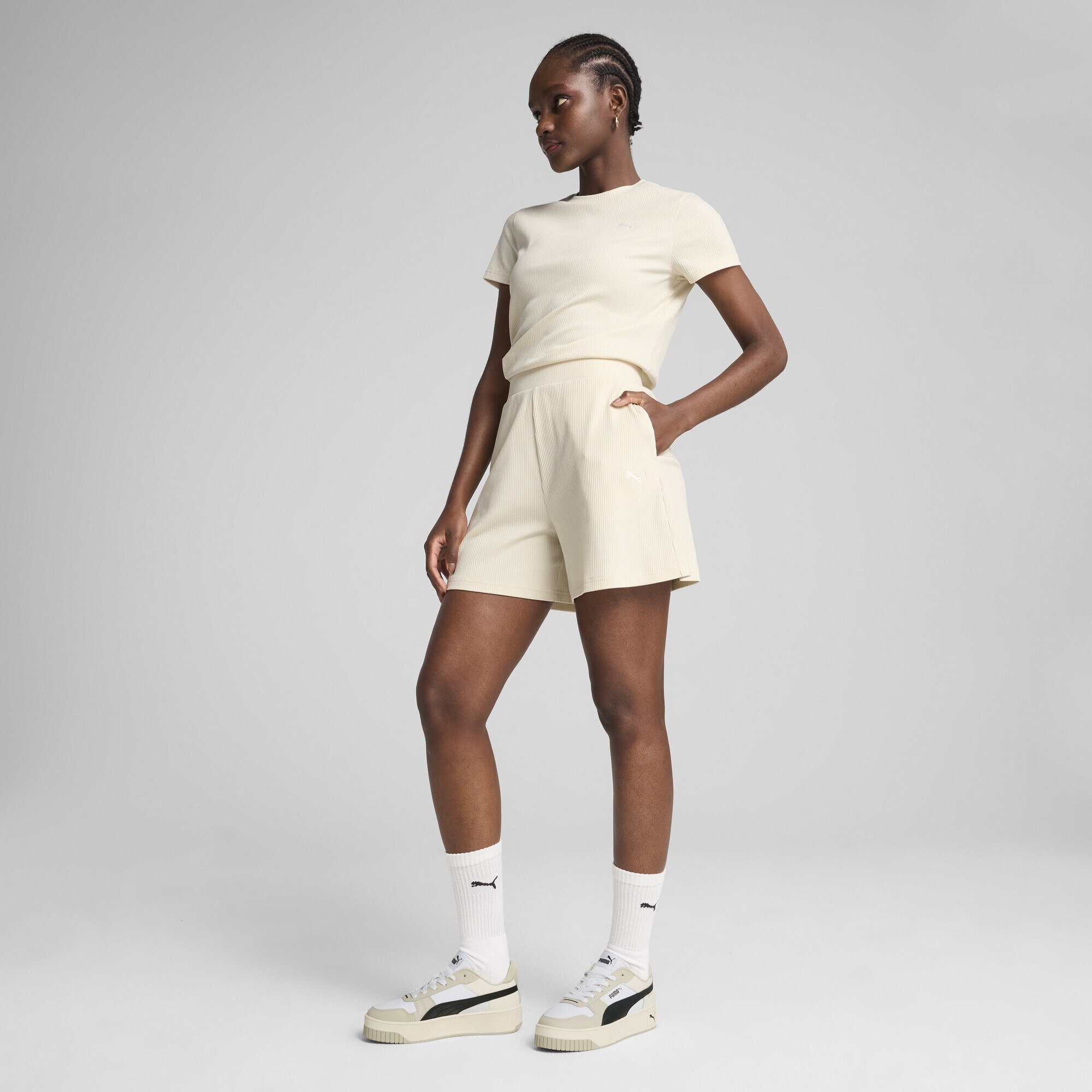 PUMA Sporthose »ESS ELEVATED Gerippte 5" Shorts mit hohem Bund Damen«