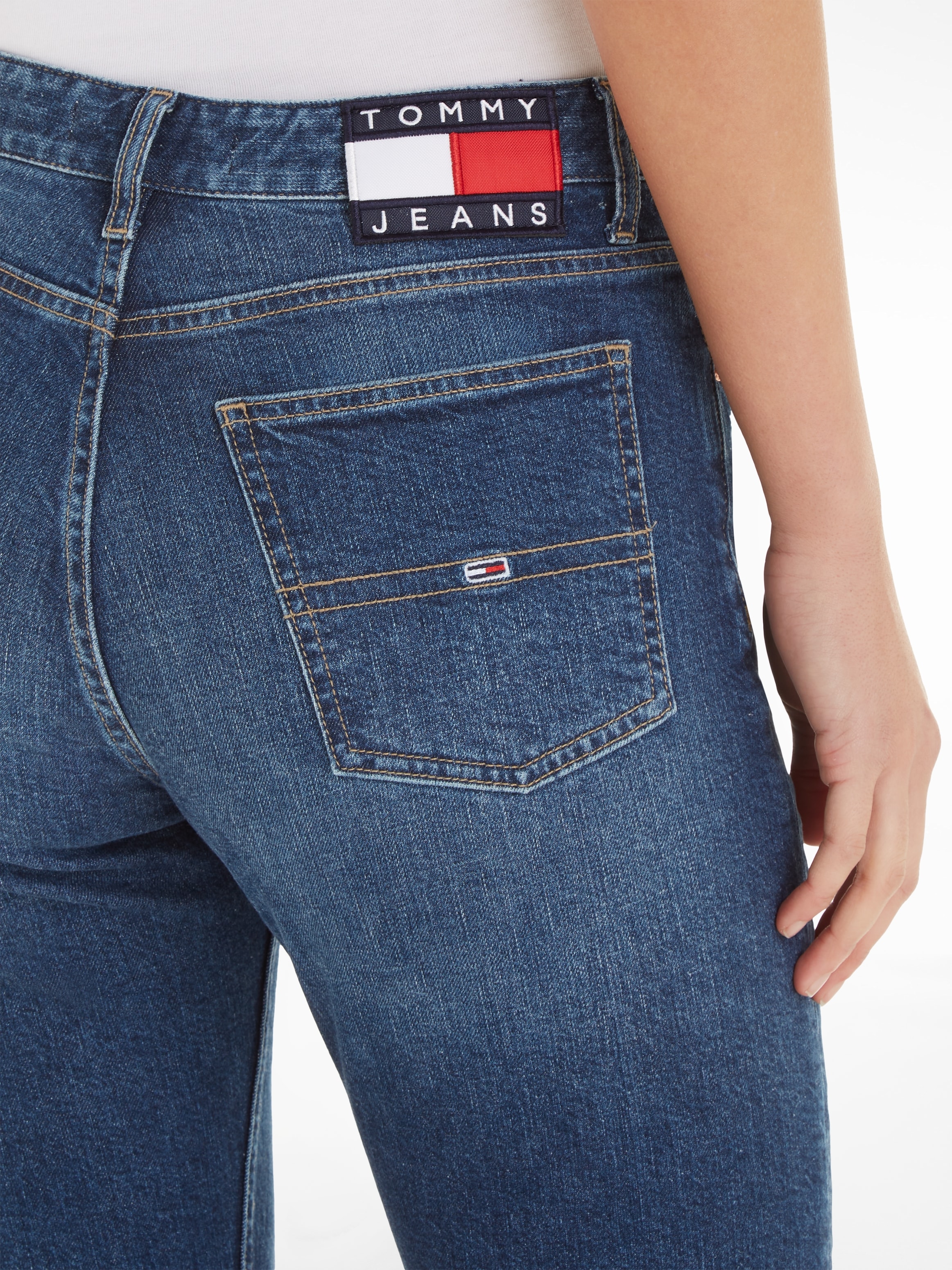 Tommy Jeans Slim-fit-Jeans »IZZIE HR SL ANK CG4139«, mit Tommy Logo-Badge