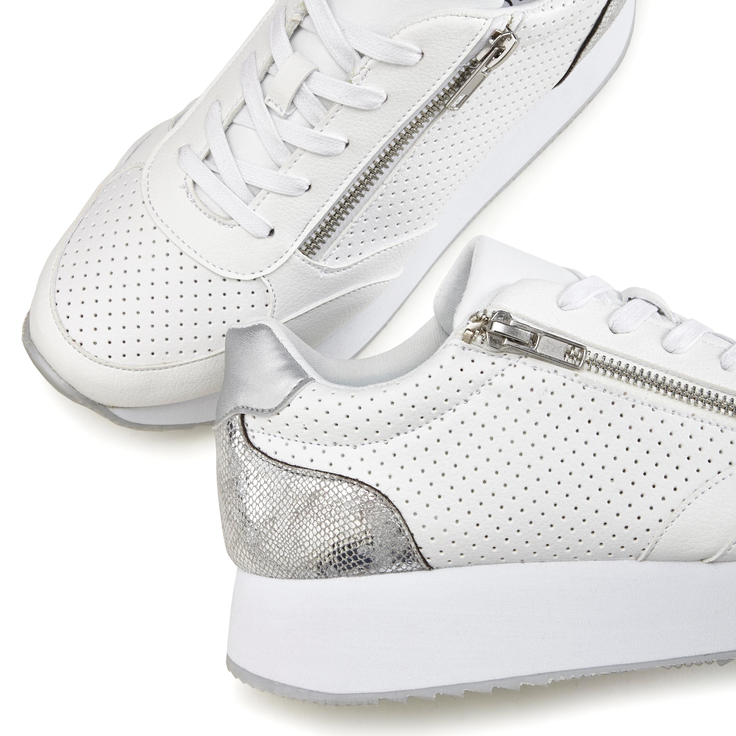 LASCANA Sneaker, mit Metallic-Plateau, modischer Sohle, Schnürhalbschuh, Freizeitschuh