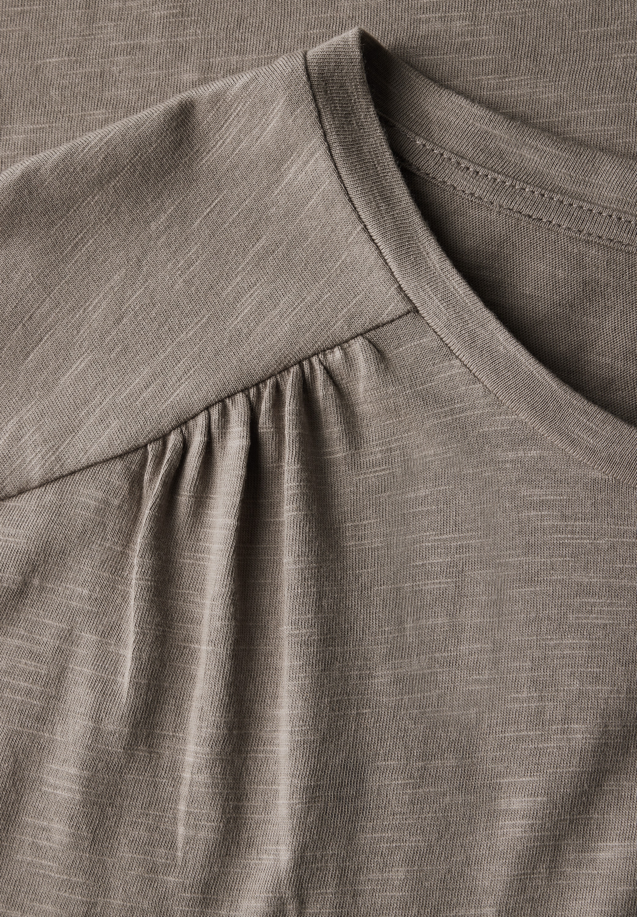 STREET ONE T-Shirt, mit Seitlichen Einschlitzen am Saum
