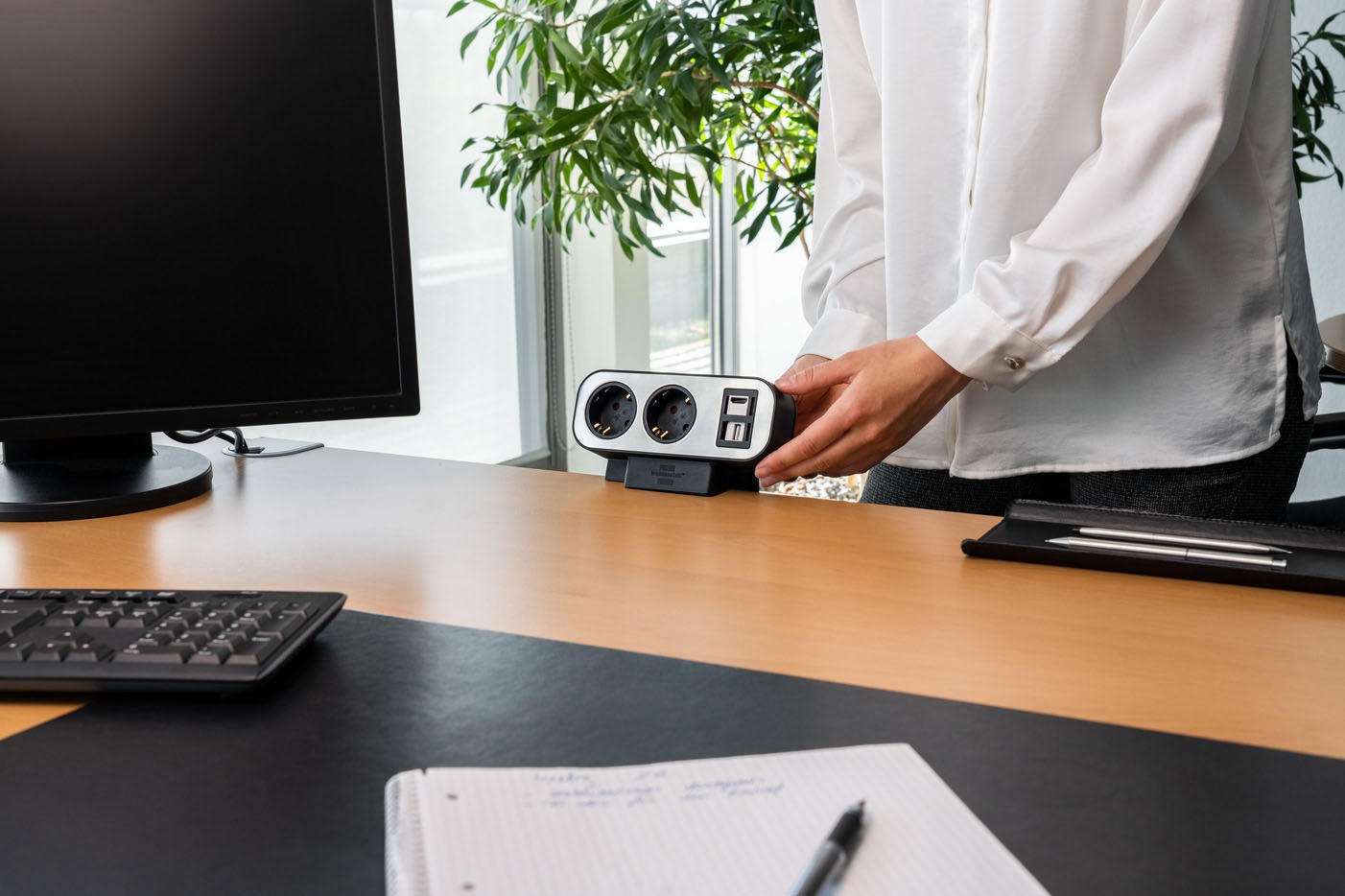 Brennenstuhl Steckdosenleiste »Duplex Tischsteckdosenleiste mit Überspannungsschutz« 9-fach ( Schutzkontaktstecker;Schutzkontaktkupplung;Überspannungsschutz Kabellänge 200 m)